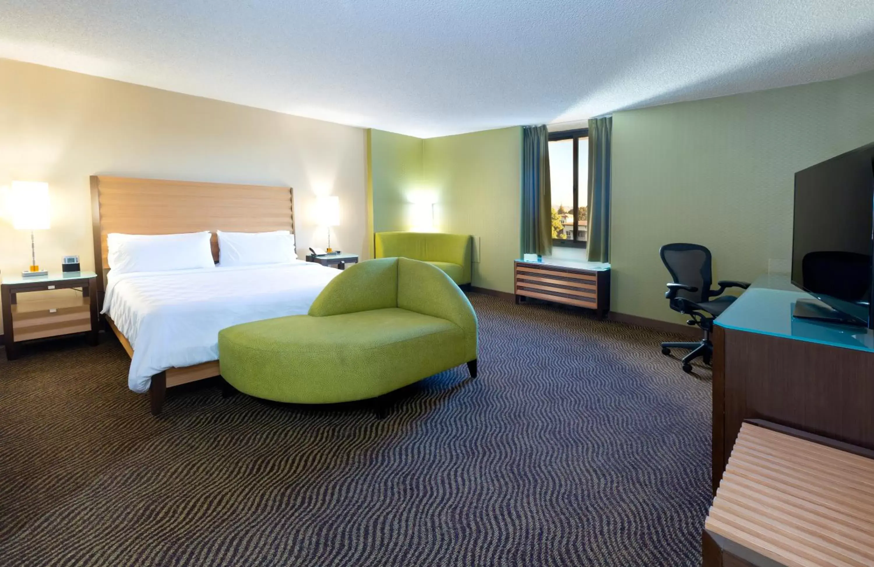 Bedroom, Bed in Holiday Inn San Jose-Silicon Valley by IHG Bedroom, Bed in Holiday Inn San Jose-Silicon Valley by IHG