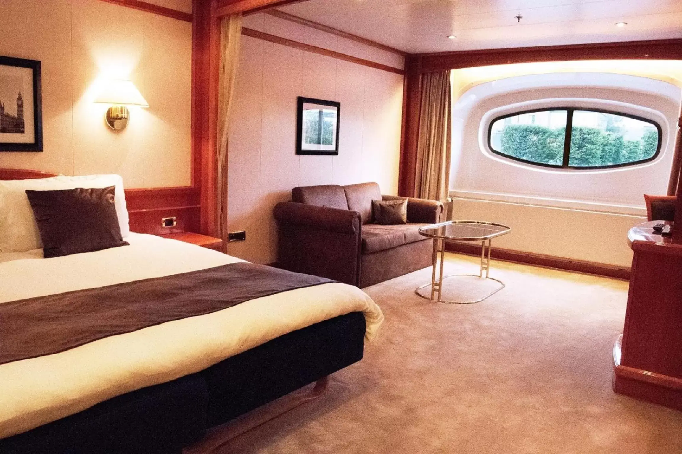 Classic King room with Dockview in Sunborn London Yacht Hotel