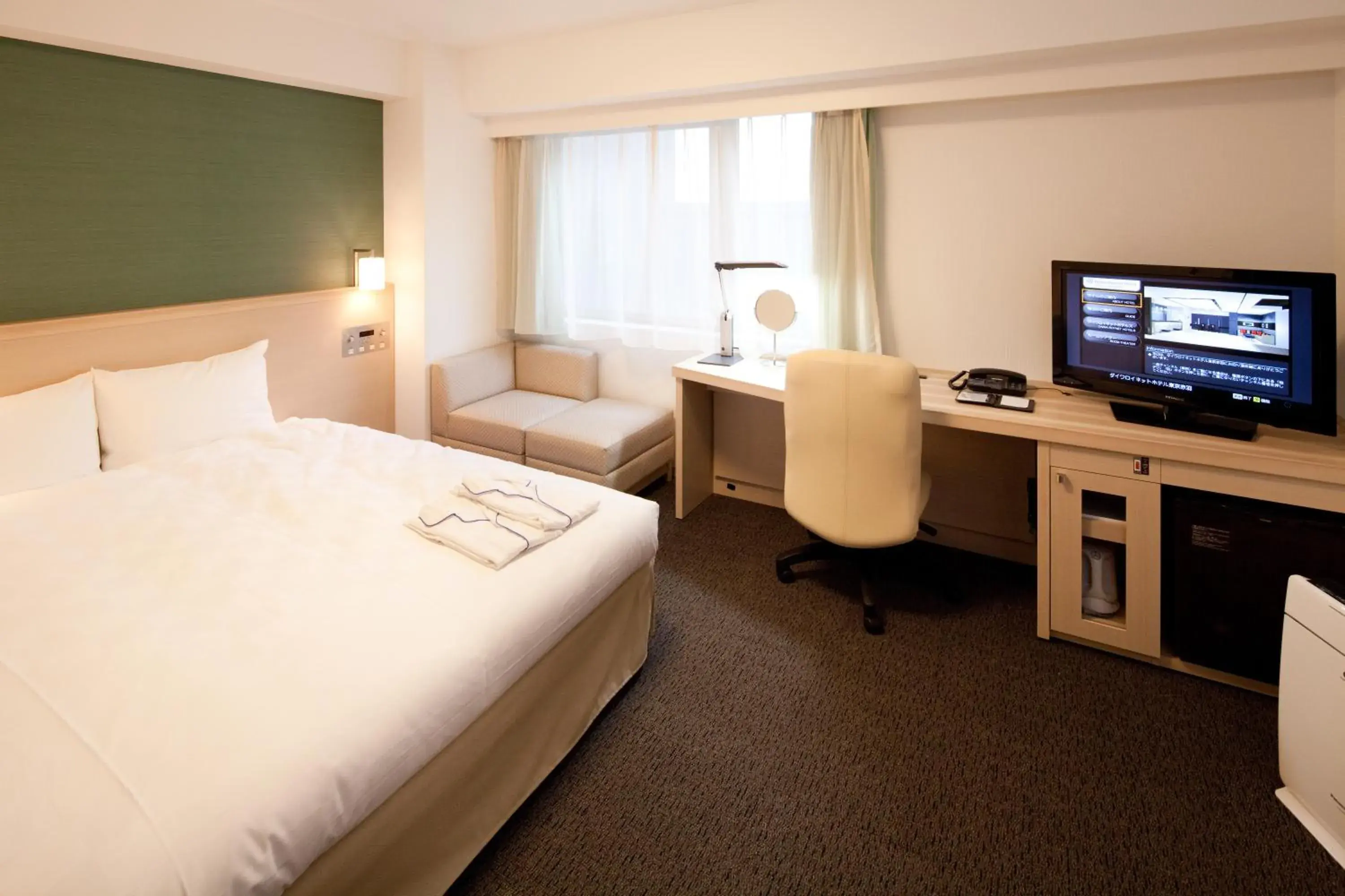 Photo of the whole room, Bed in Daiwa Roynet Hotel Tokyo Akabane