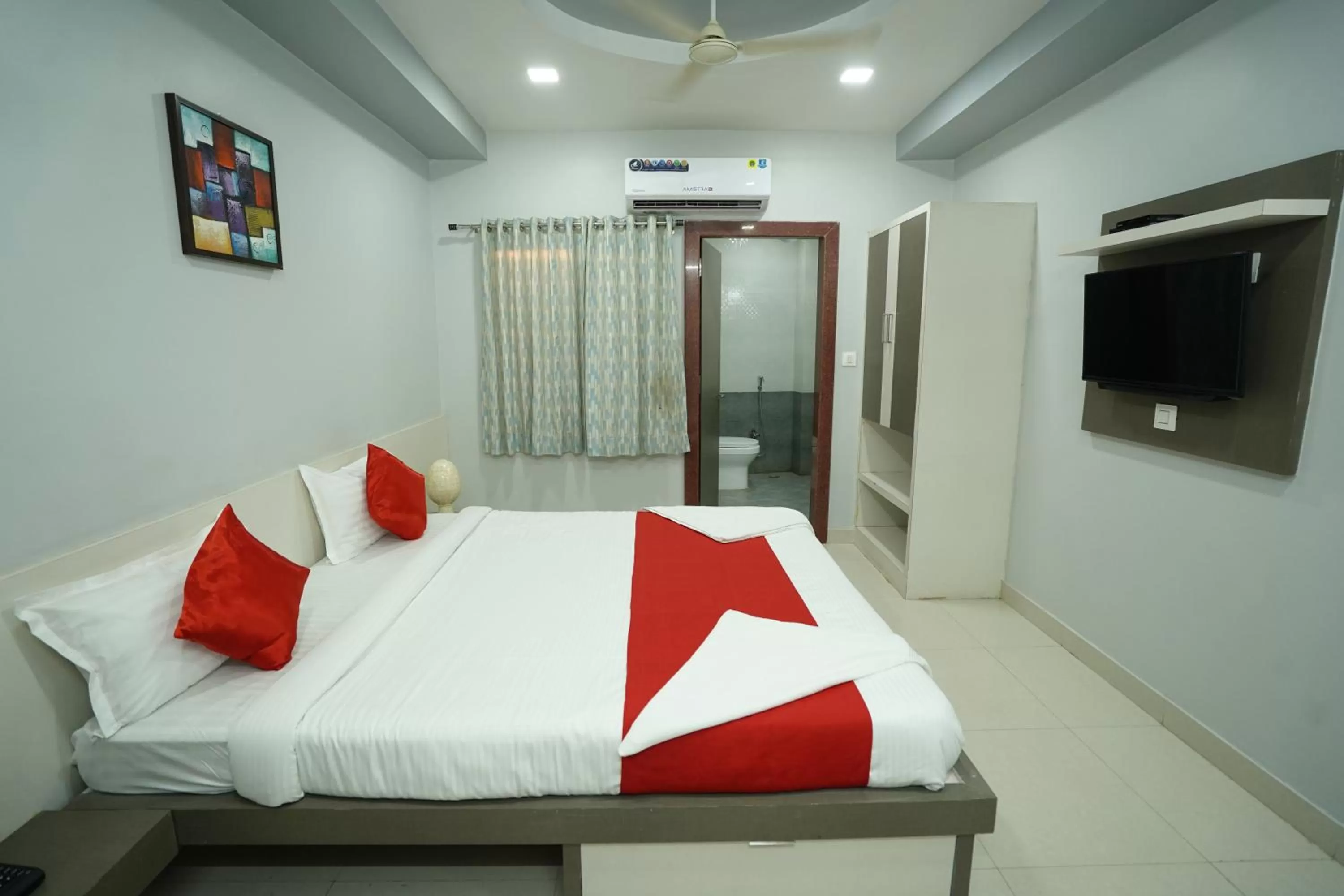 Bed in Hotel Silver Cloud