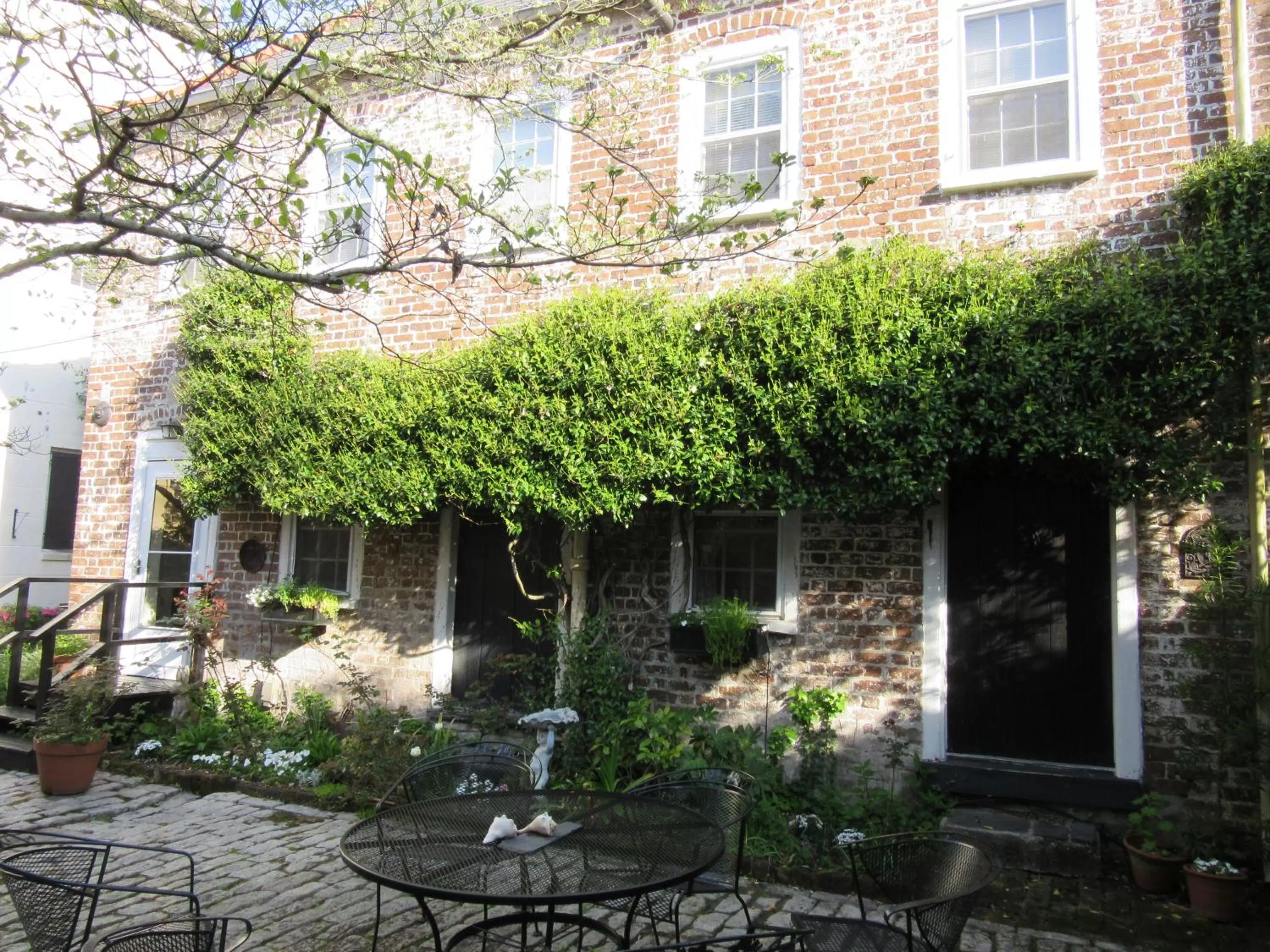 Patio in Historic 86 Church Street