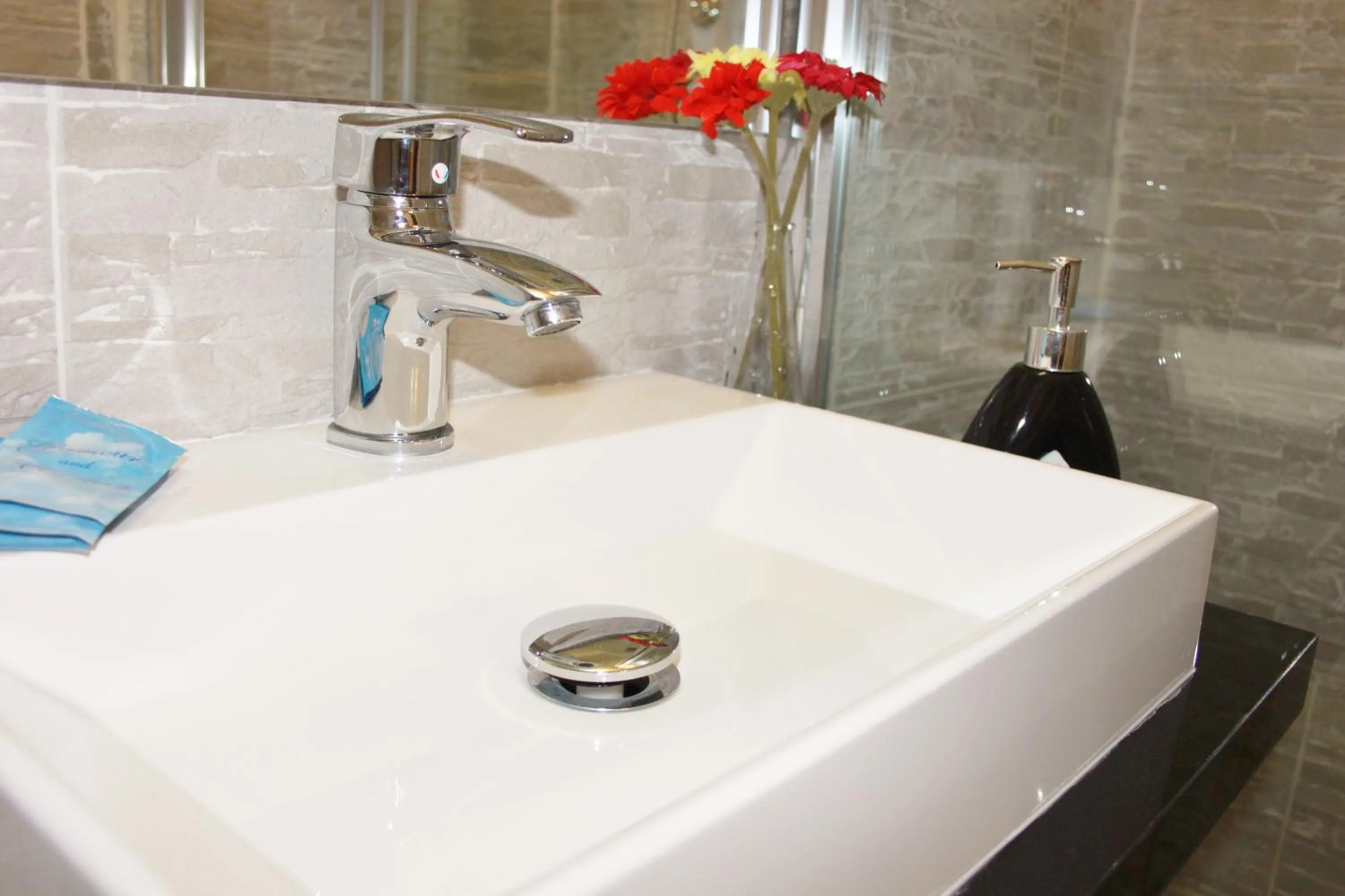 Bathroom in The Place In Rome Guest House