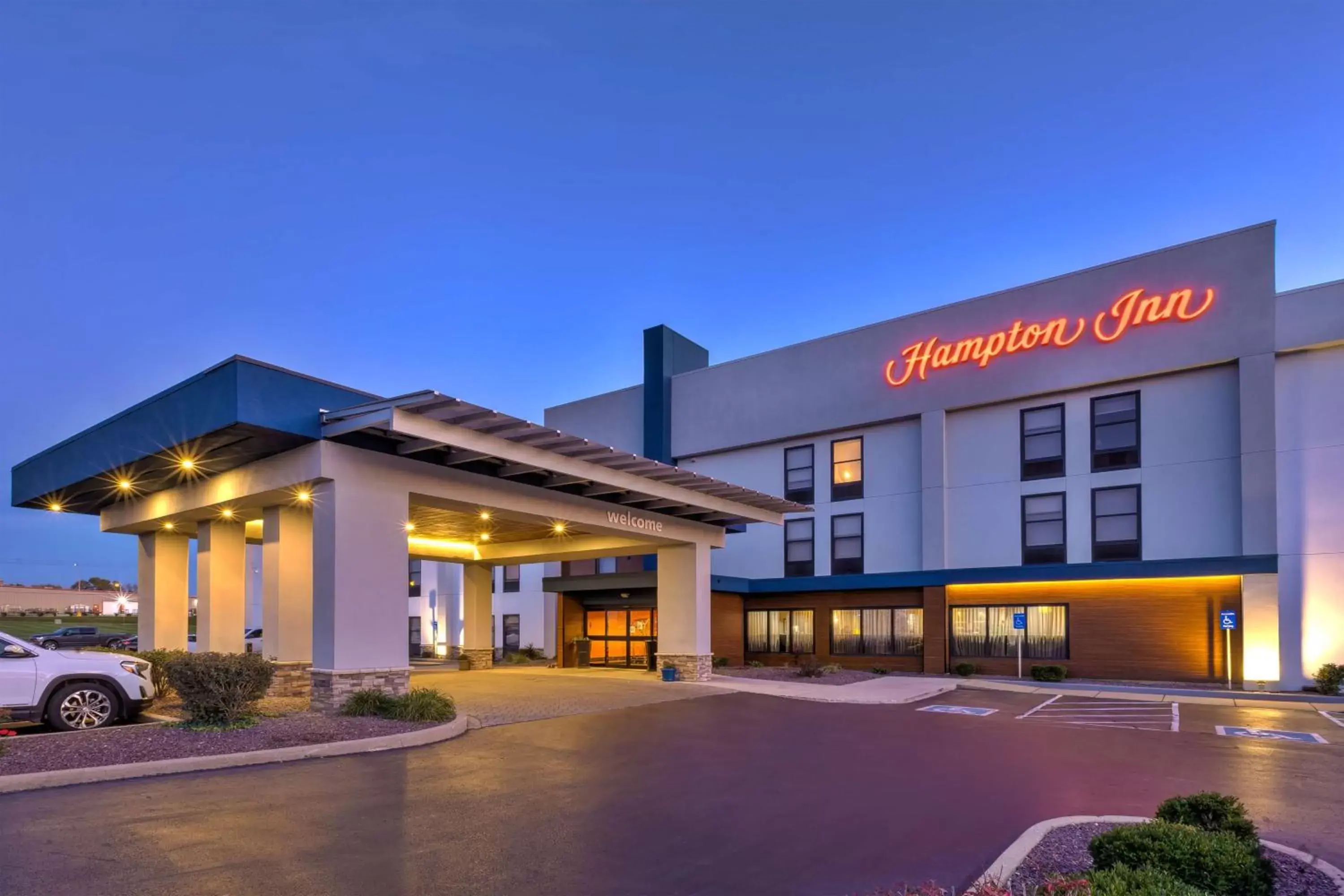 Property Building in Hampton Inn Princeton