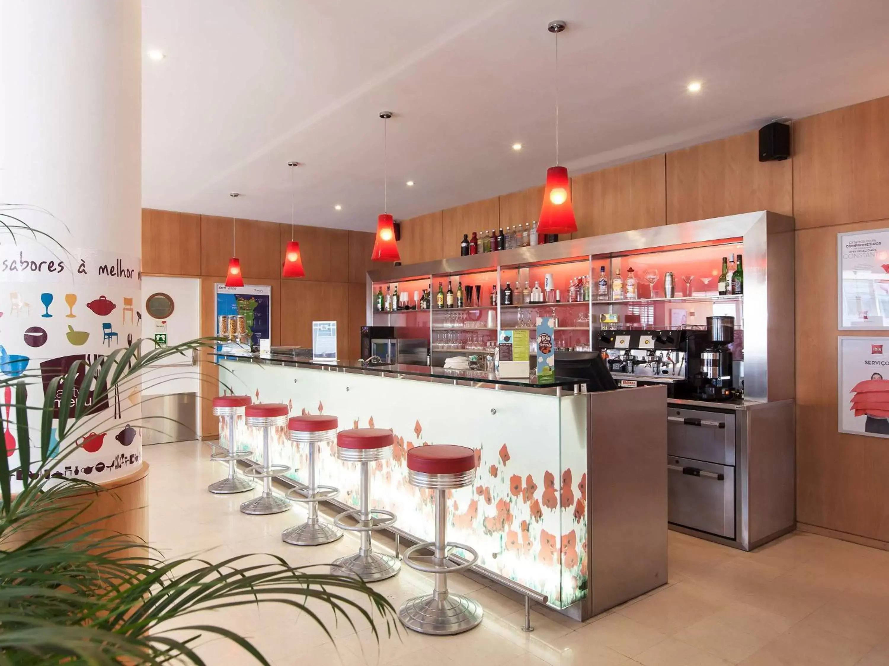 Restaurant/places to eat, Lounge/Bar in Hotel ibis Porto Sao Joao