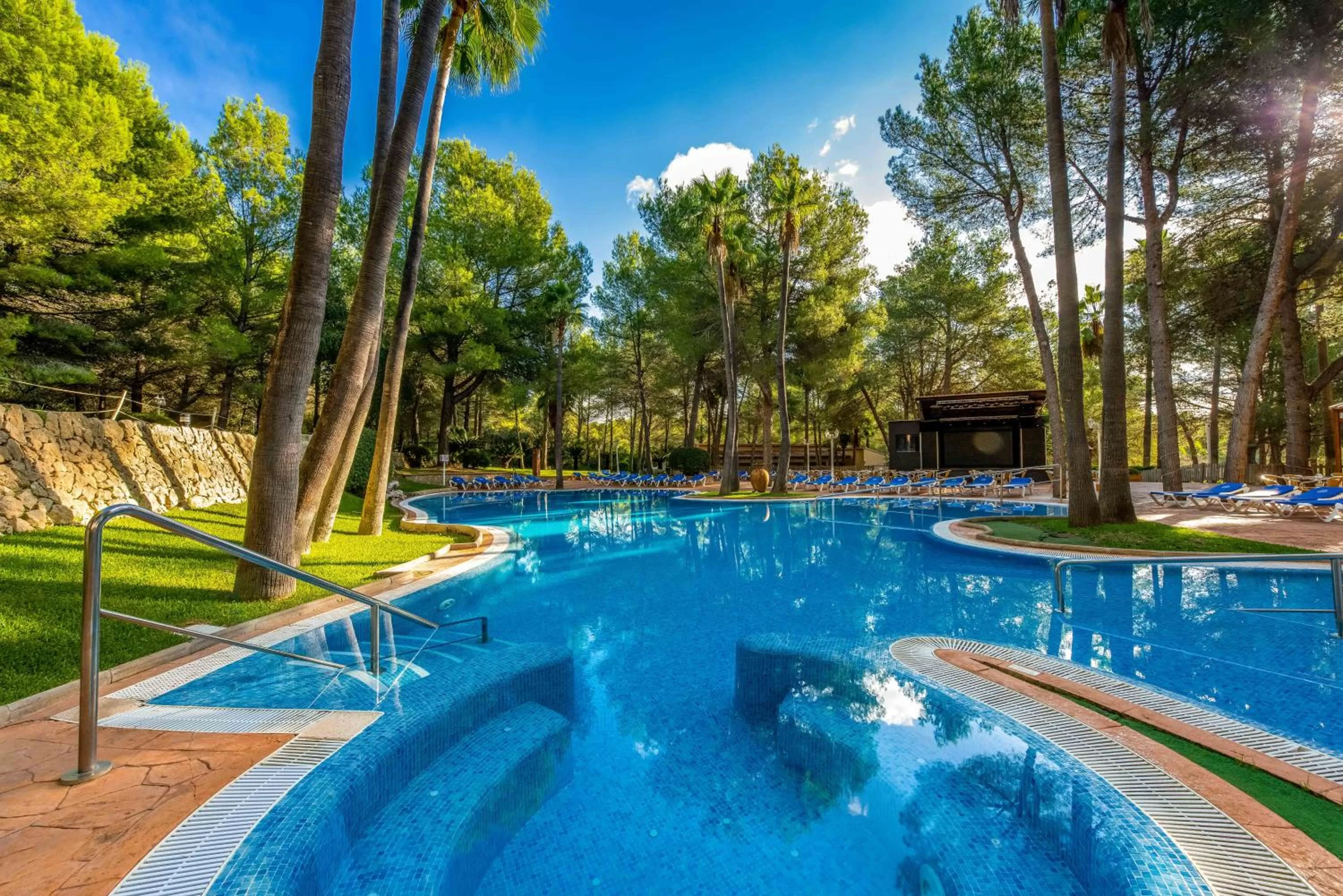 Garden in Valentin Grand Park Suite Hotel