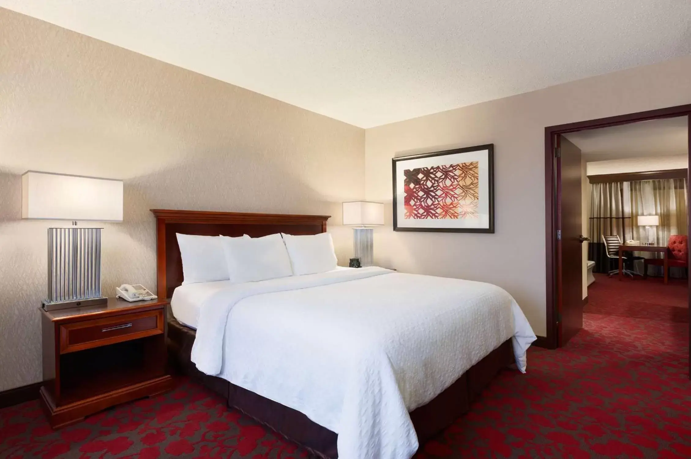 Bed in Embassy Suites by Hilton Dulles Airport