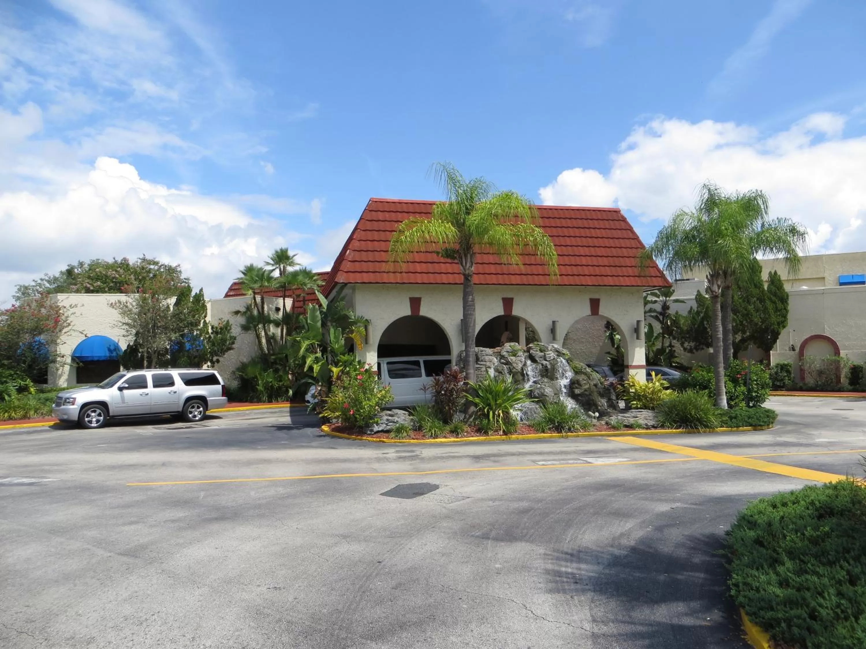 Property building in Maingate Lakeside Resort