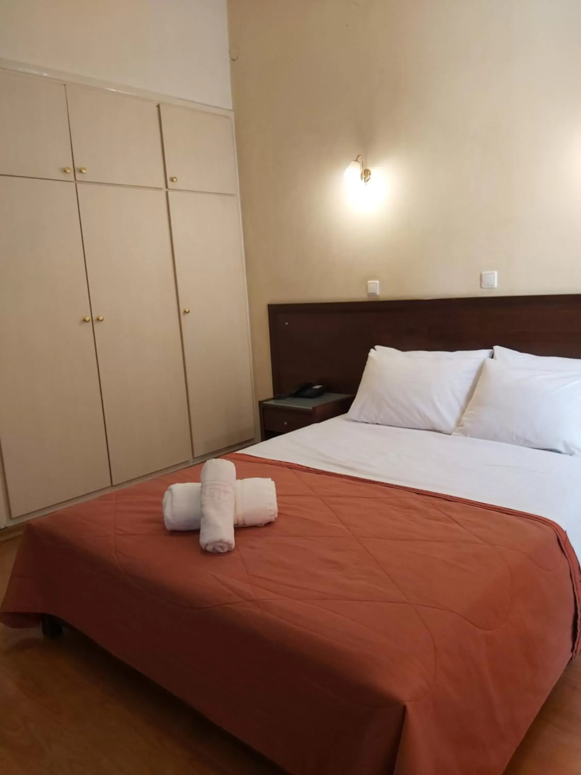 Bed in Ξενοδοχείο Acropol