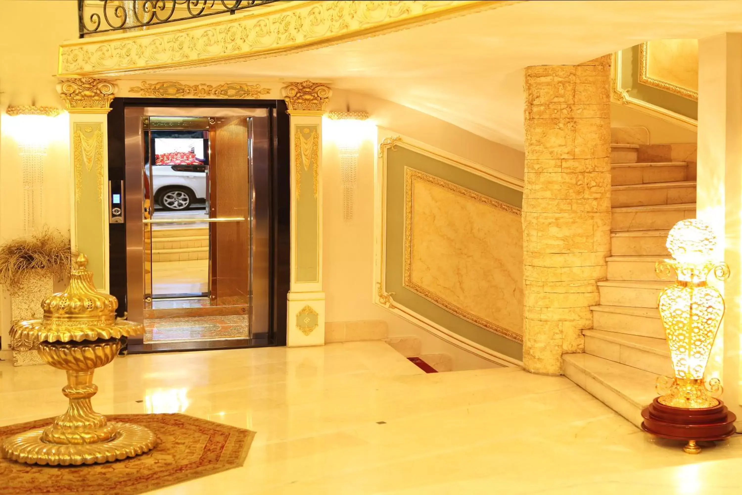 Day, Lobby/Reception in Deluxe Golden Horn Sultanahmet Hotel