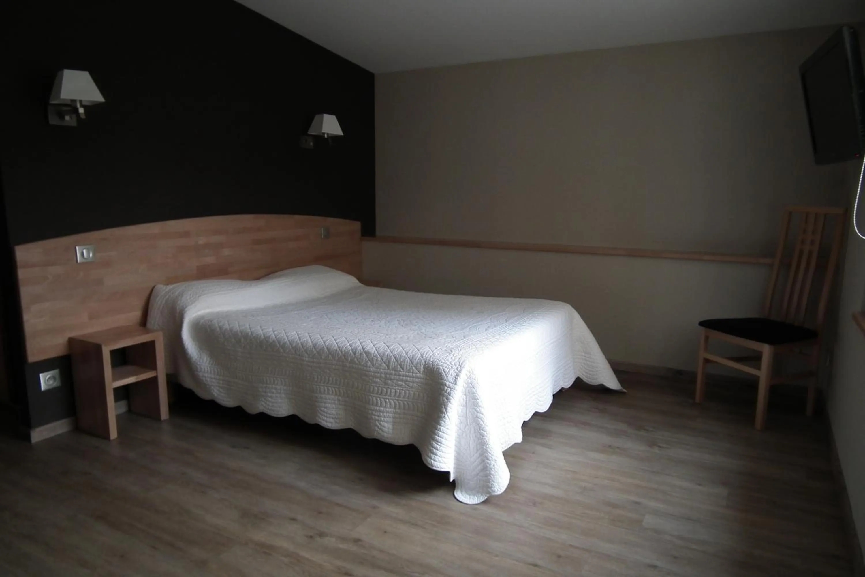 Bed in Hôtel la Guimbarde