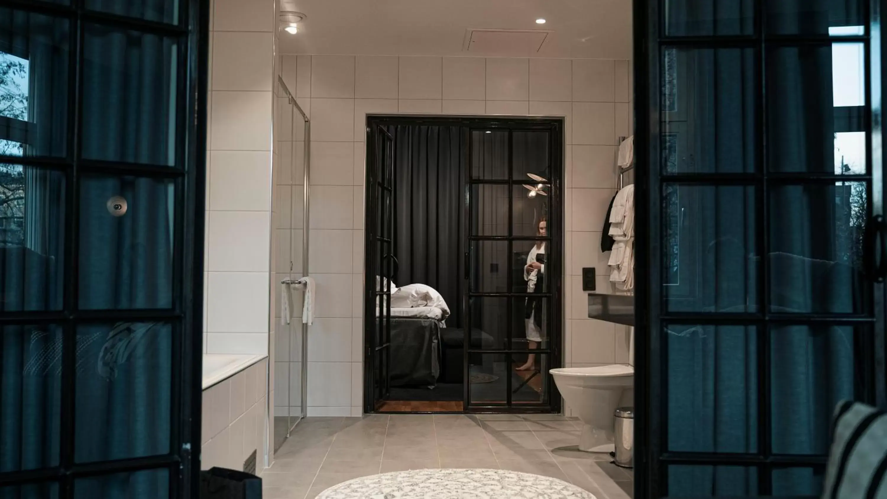 Bathroom, Bed in Clarion Hotel Winn Bathroom, Bed in Clarion Hotel Winn