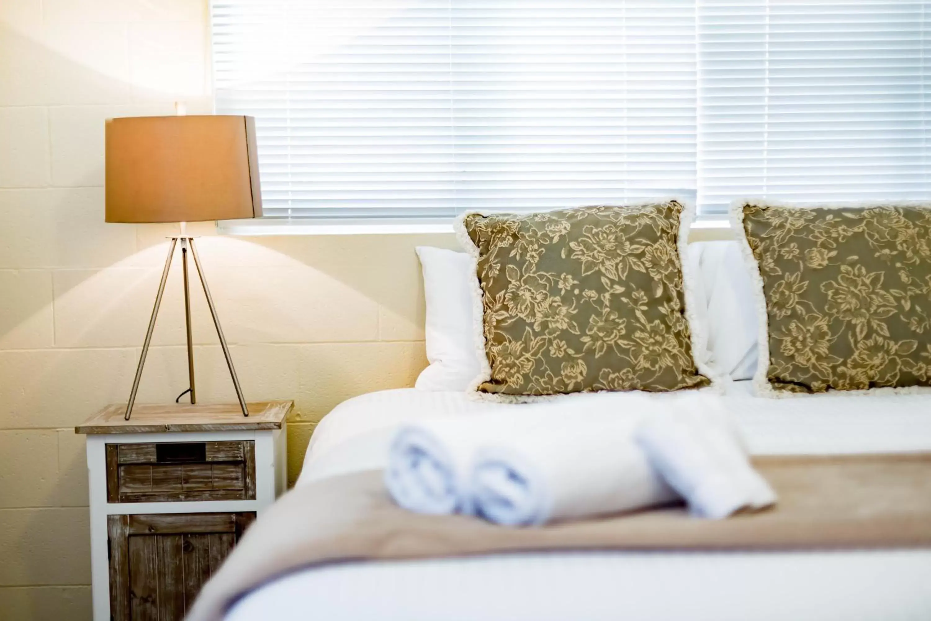 Bed in Bundanoon Country Inn Motel Bed in Bundanoon Country Inn Motel