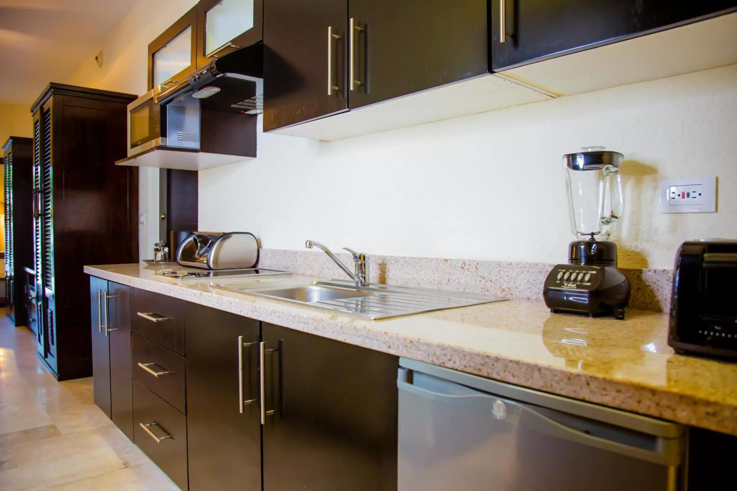 Kitchen or kitchenette, Kitchen/Kitchenette in Casa Dorada Los Cabos Resort & Spa