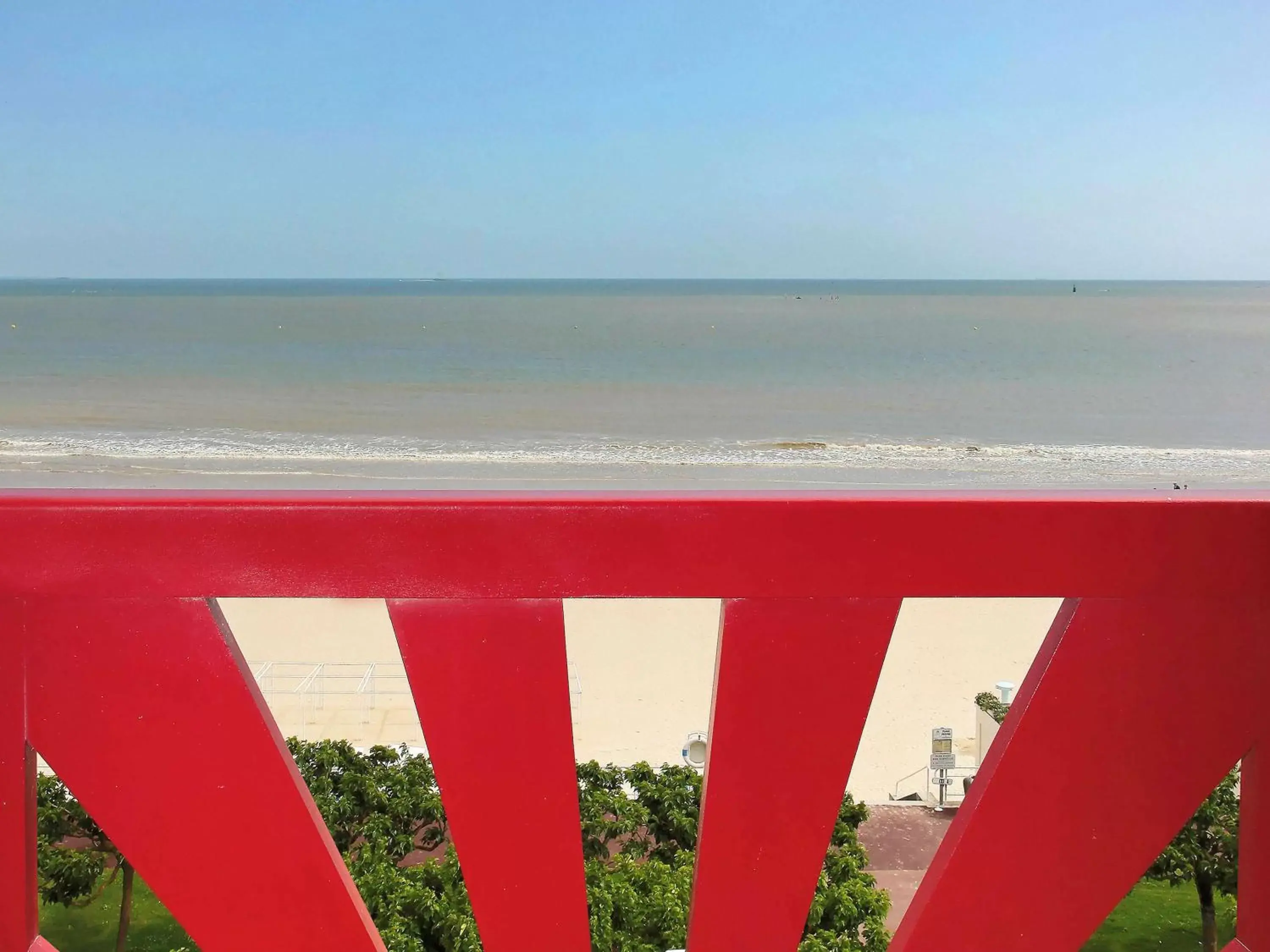 Bedroom, Beach in Hotel Mercure La Baule Majestic