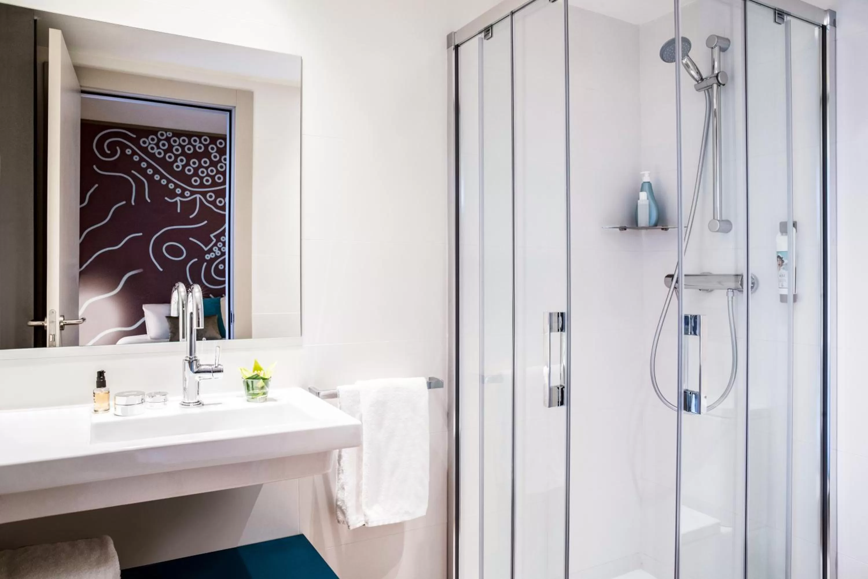 Bathroom in ibis Styles Barcelona Centre