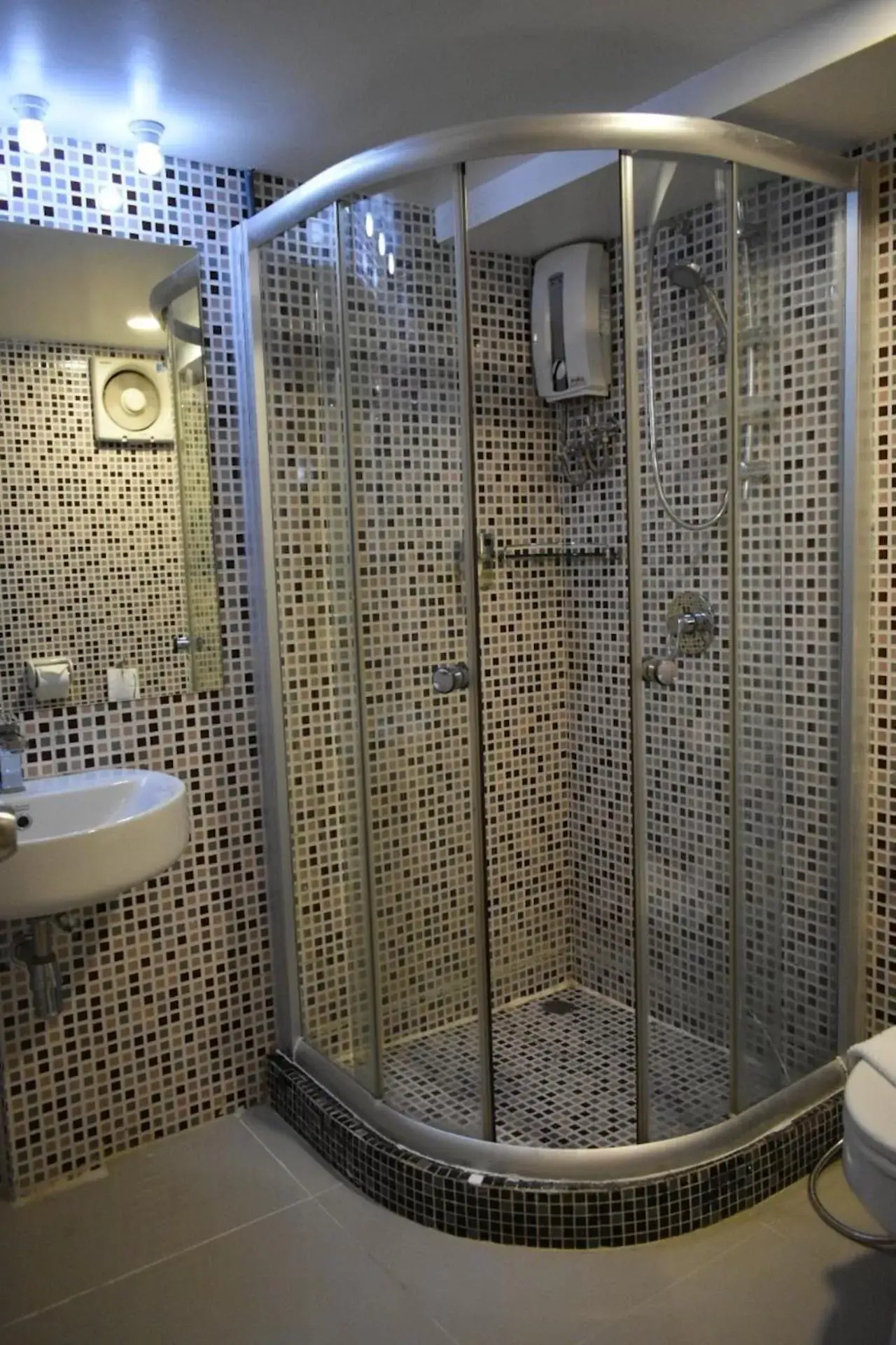 Loyy Hotel Loyy Hotel