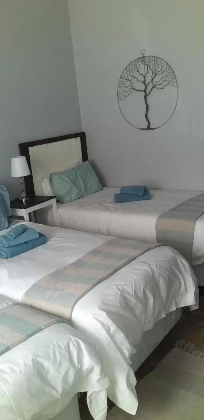 Photo of the whole room, Bed in B&B 464 on 22nd Ave