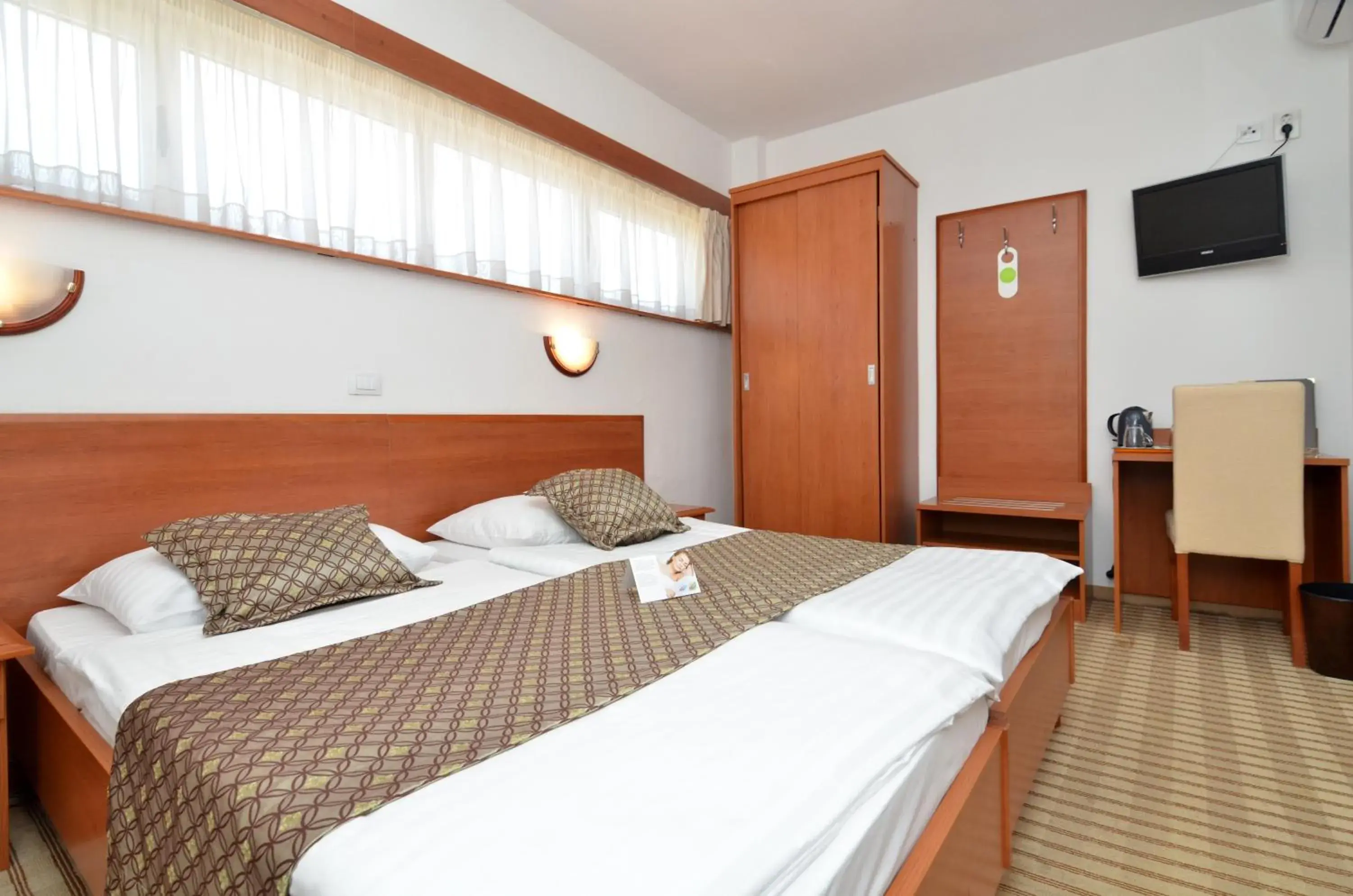 TV and multimedia, Bed in Hotel Neboder TV and multimedia, Bed in Hotel Neboder