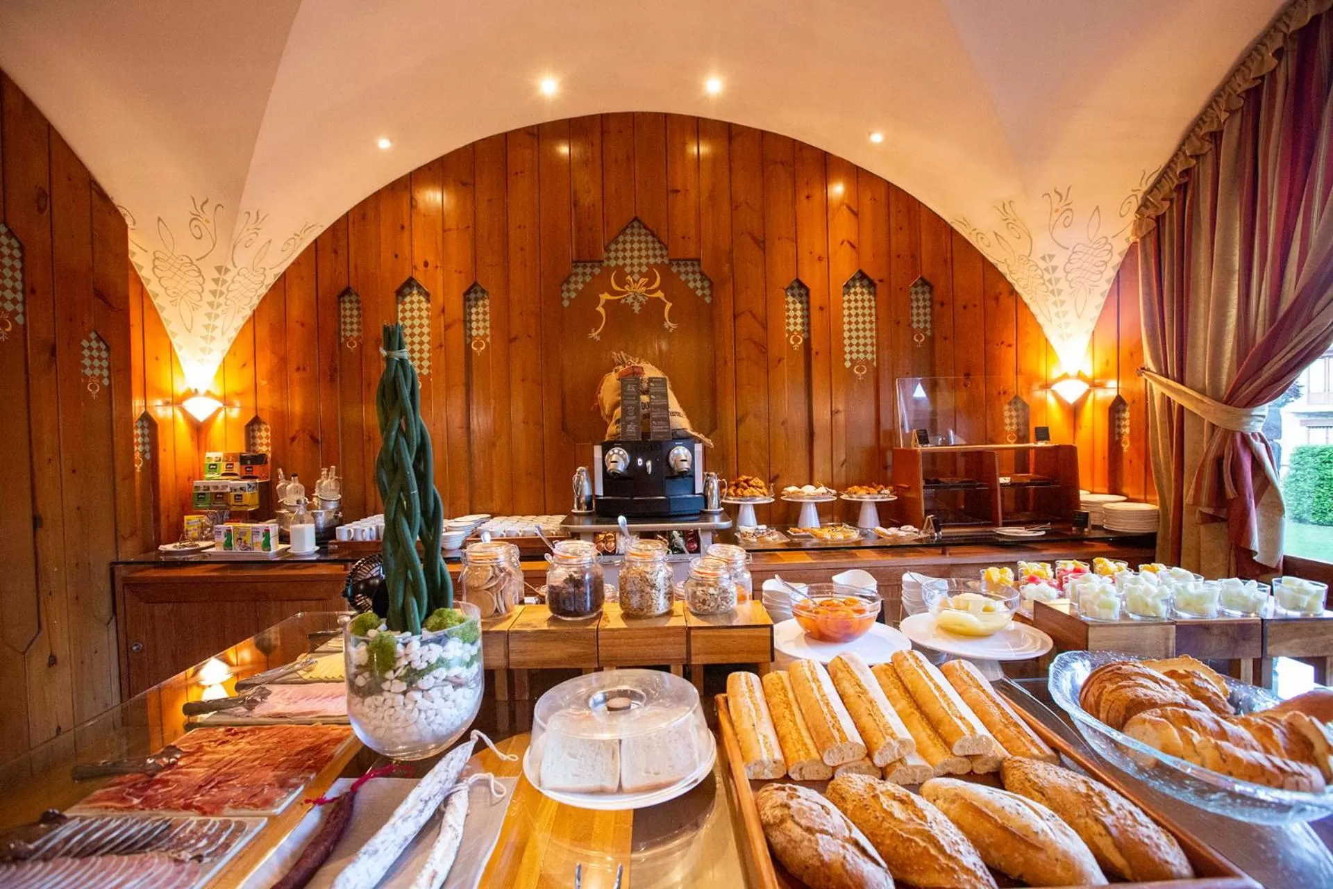 Restaurant/places to eat in Hotel Grèvol Spa