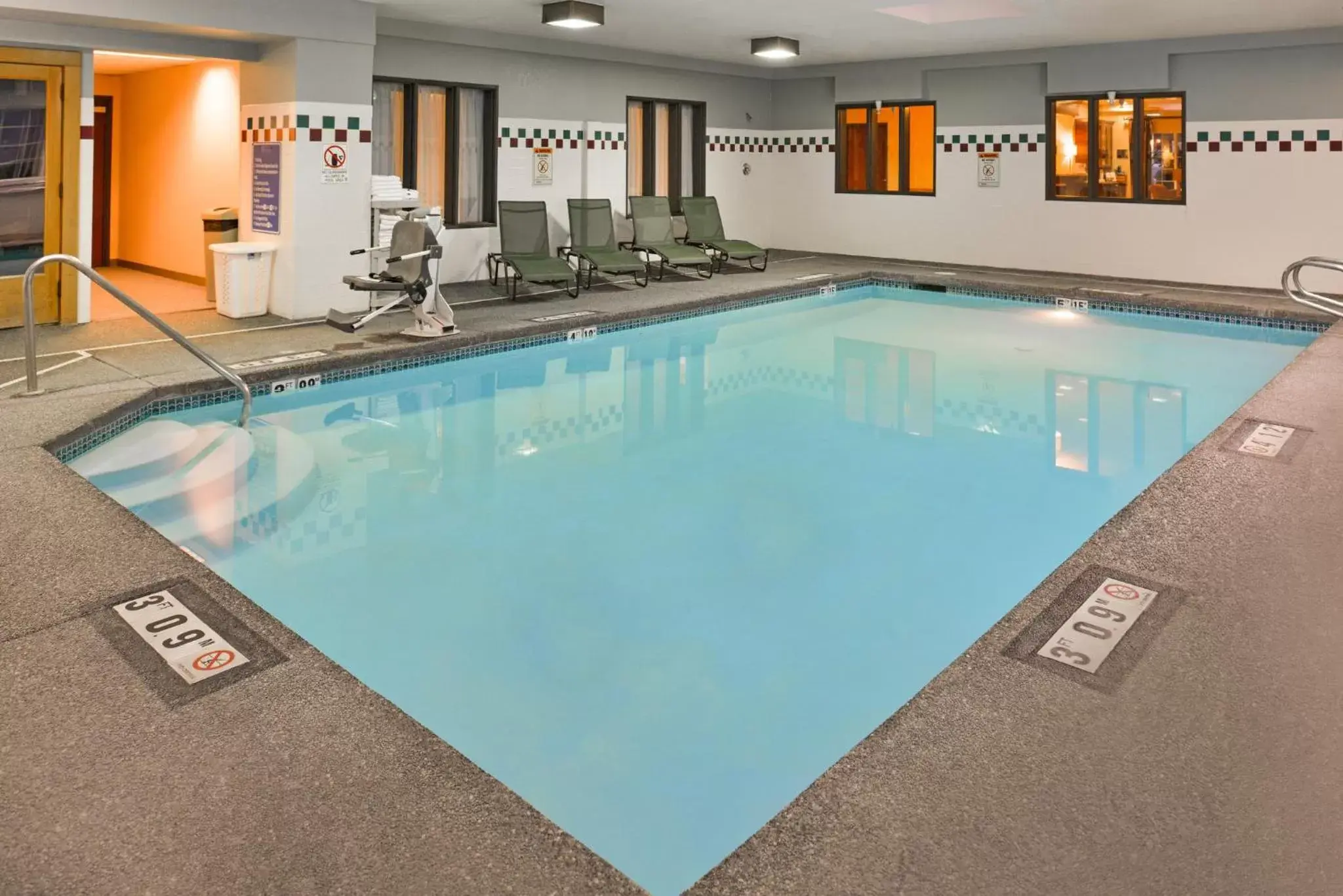 Swimming Pool in Holiday Inn Express Hotel & Suites Portland - Jantzen Beach, an IHG Hotel
