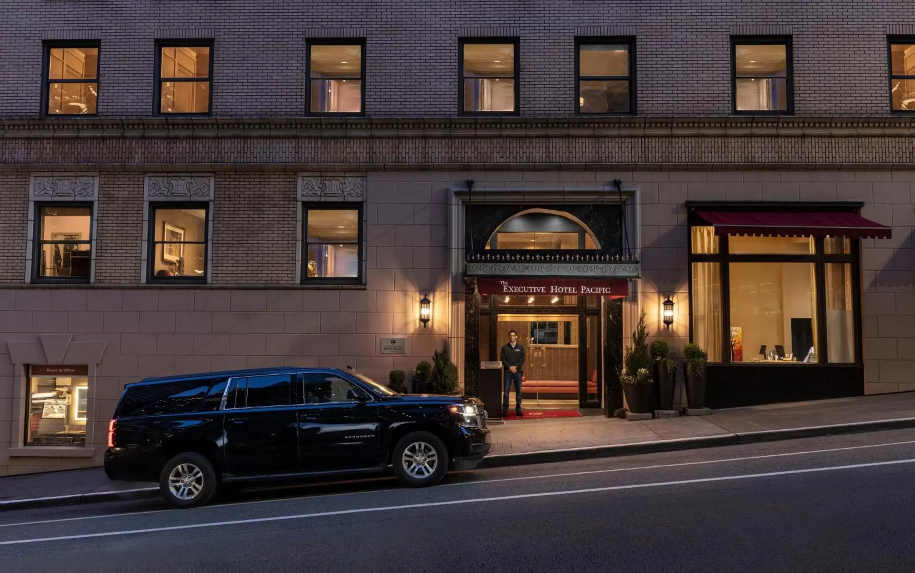 Property building in Executive Hotel Pacific Property building in Executive Hotel Pacific