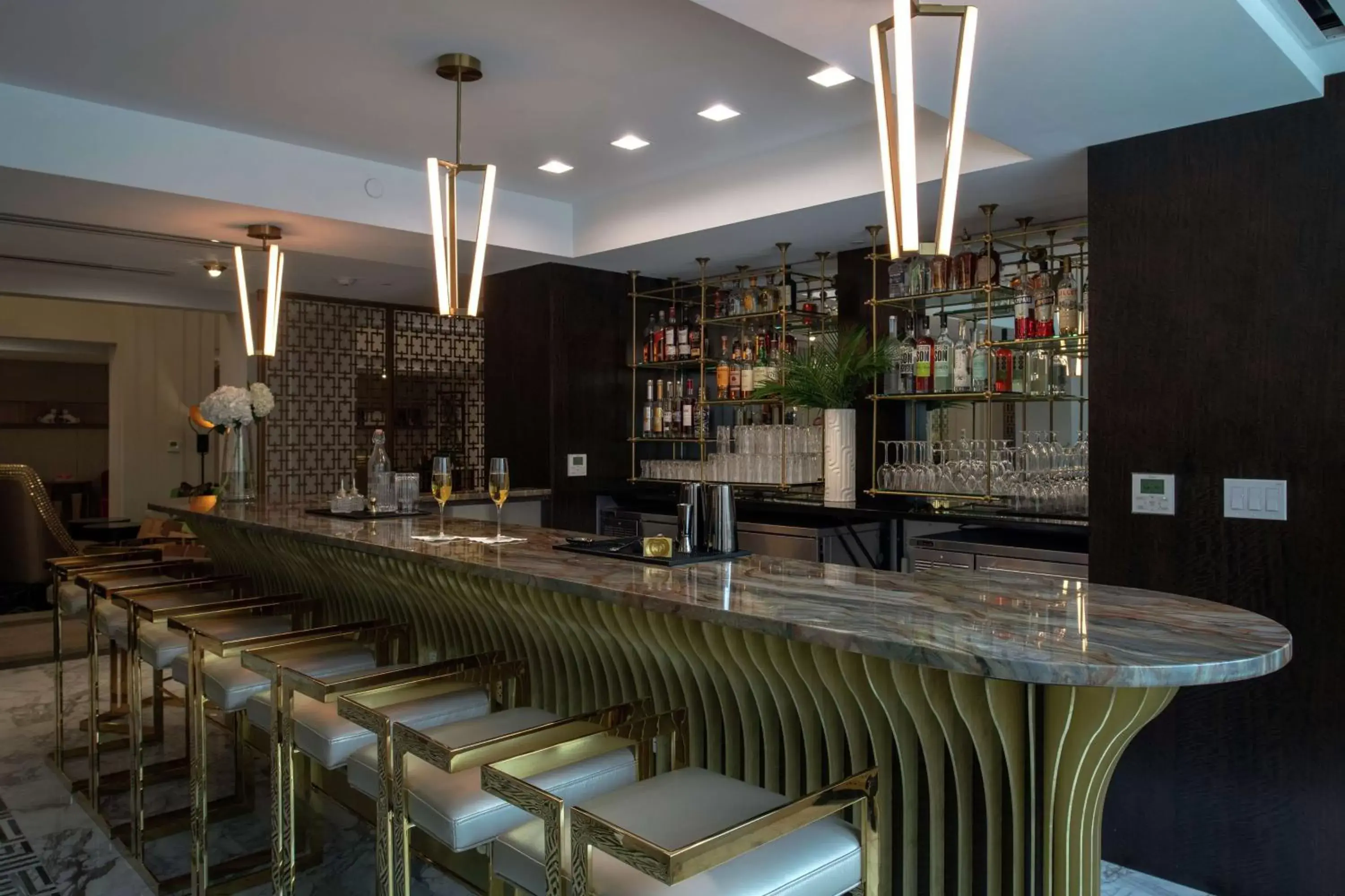 Lounge or bar, Lounge/Bar in Tulsa Club Hotel Curio Collection By Hilton