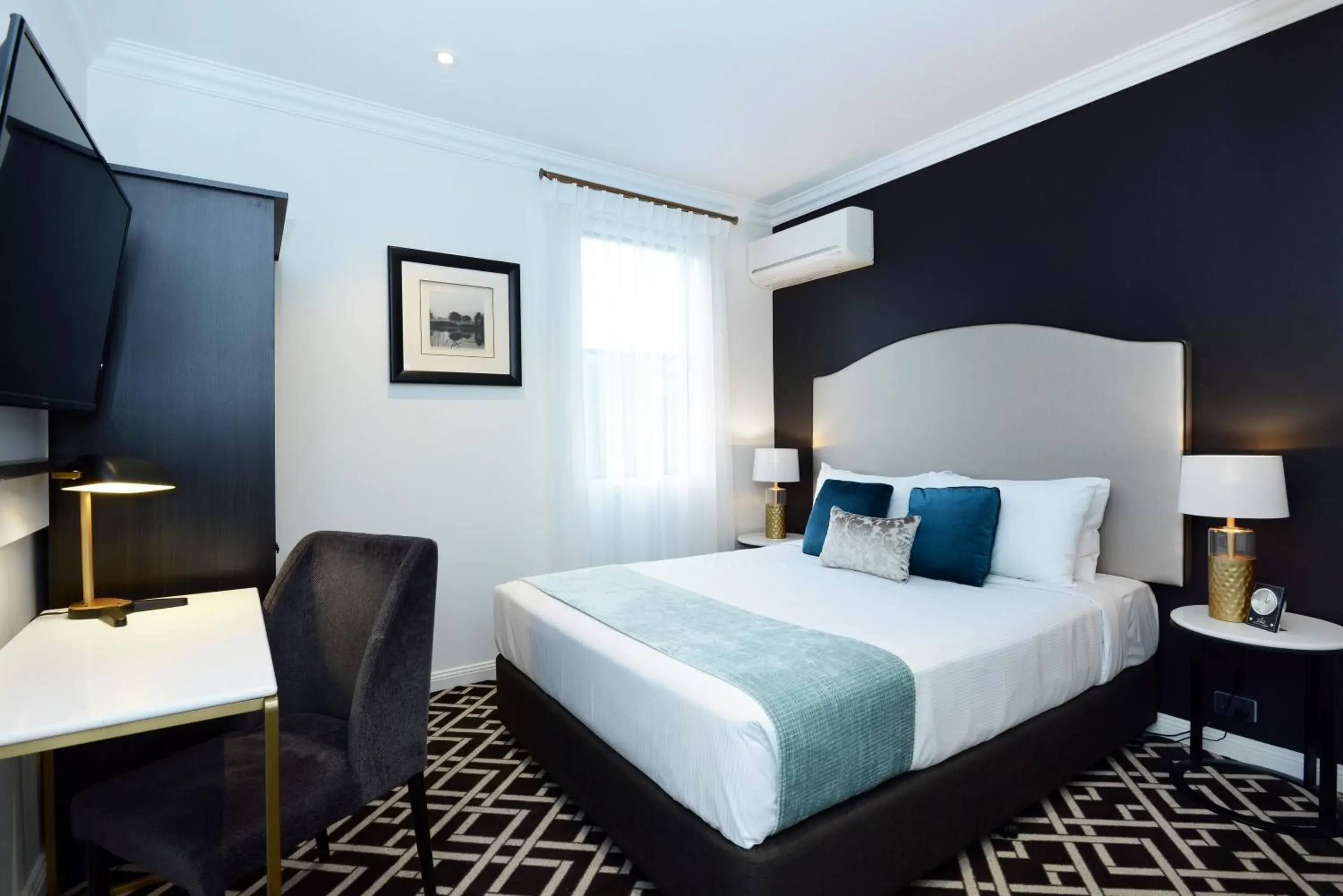 Photo of the whole room, Bed in High Cross Randwick by Sydney Lodges