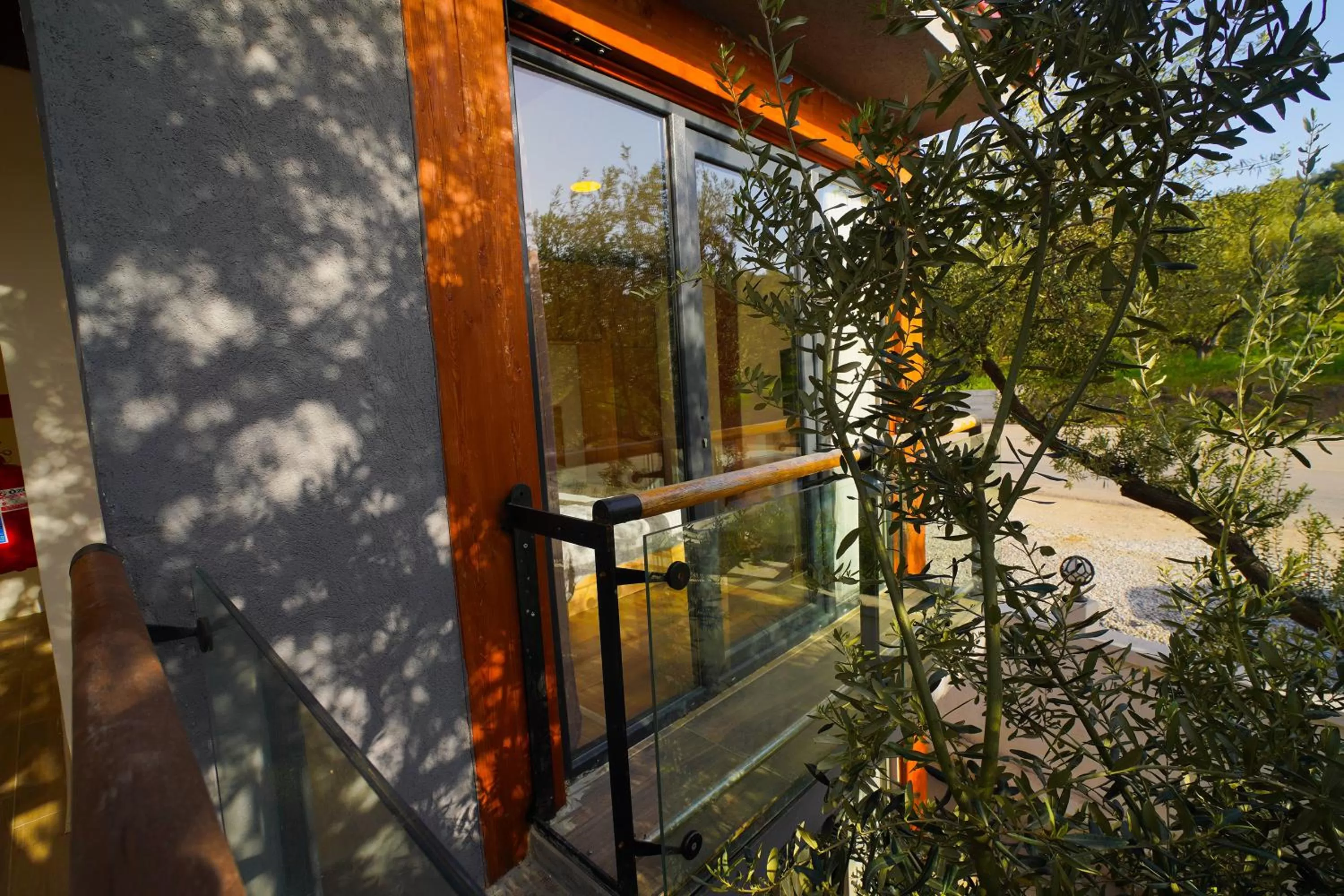 Facade/entrance in QCUNDA OTEL