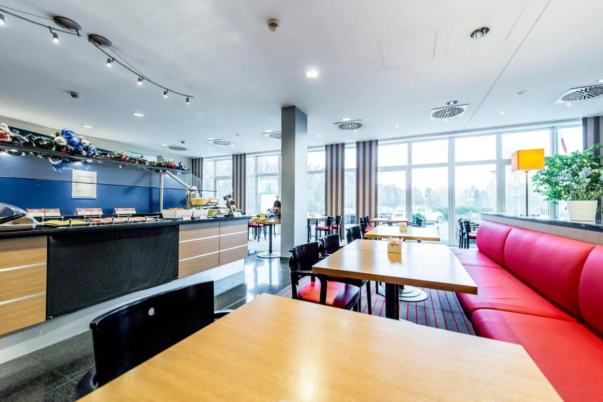 Breakfast, Restaurant/Places to Eat in Holiday Inn Express Frankfurt Airport, an IHG Hotel