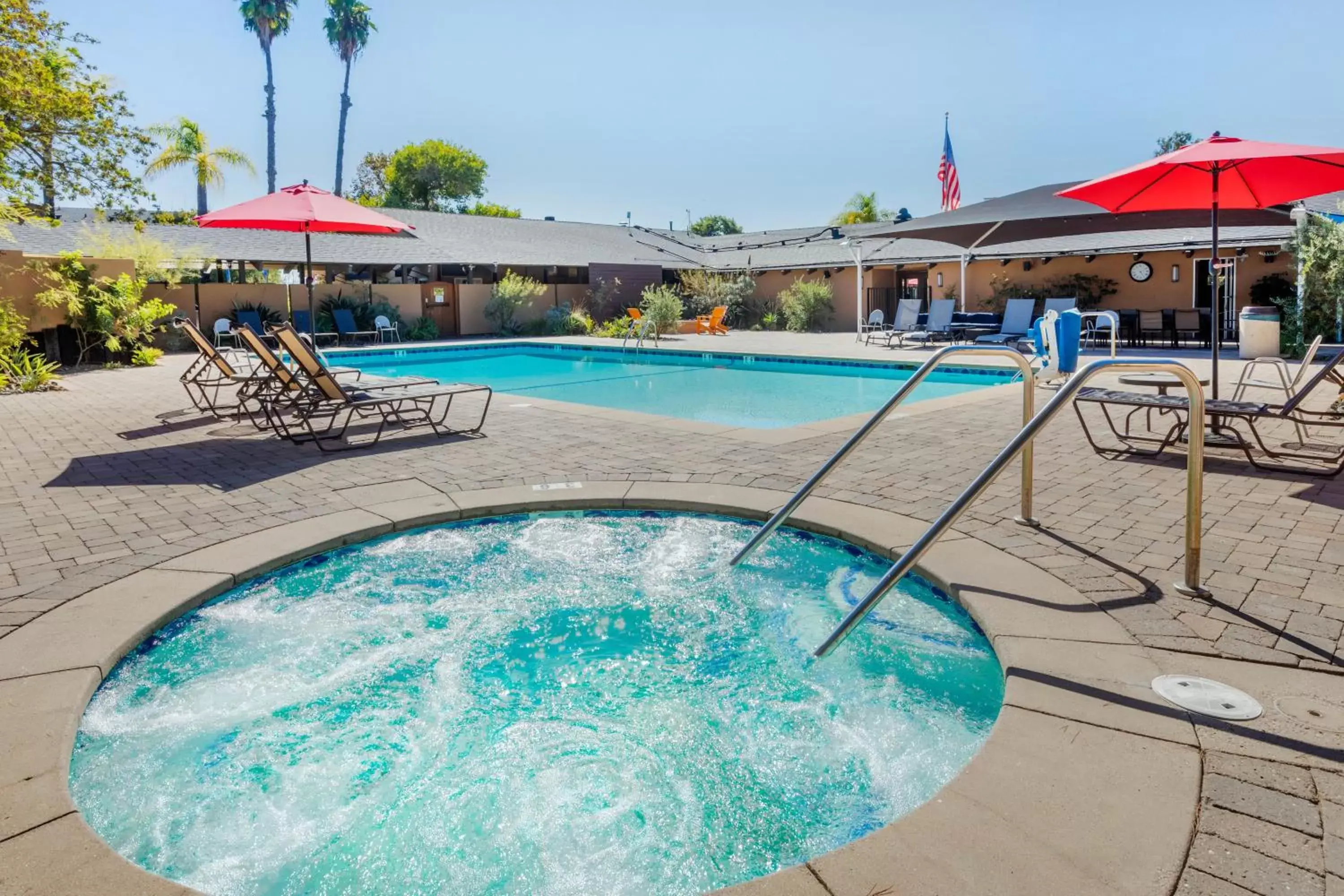 Swimming Pool in Carlton Oaks Lodge, Ascend Hotel Collection