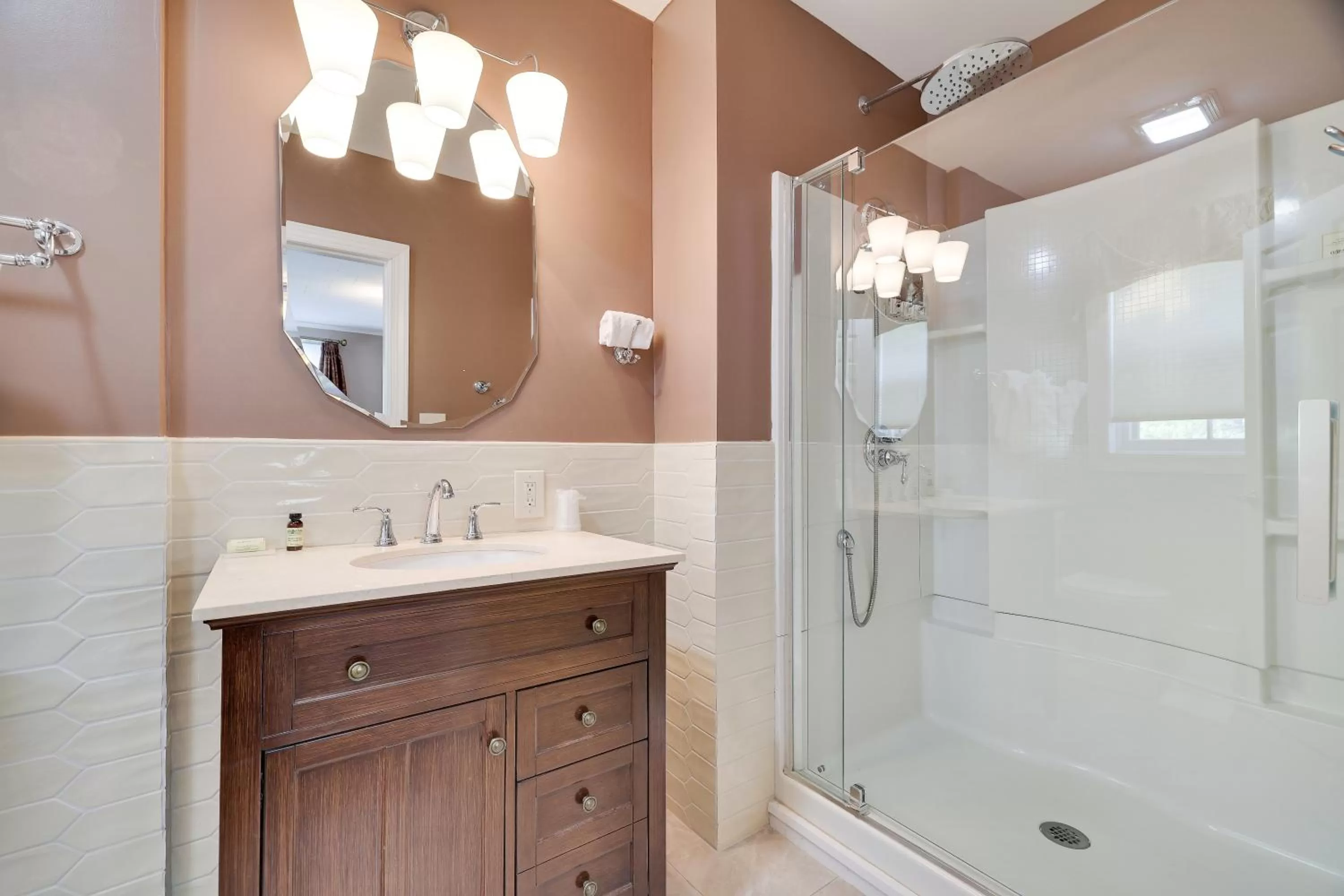 Shower in Tom Quick Inn