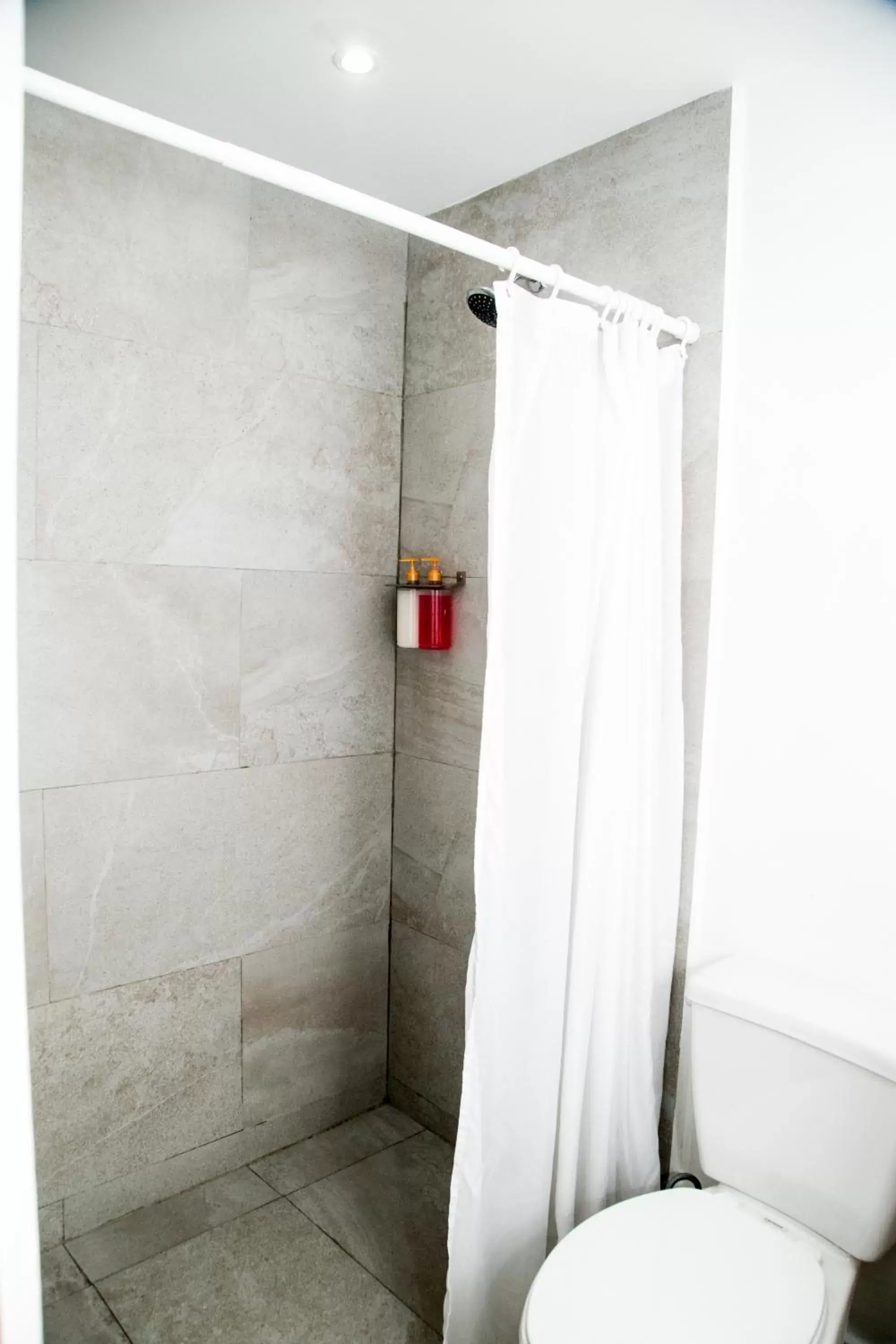 Shower, Bathroom in Booking 500