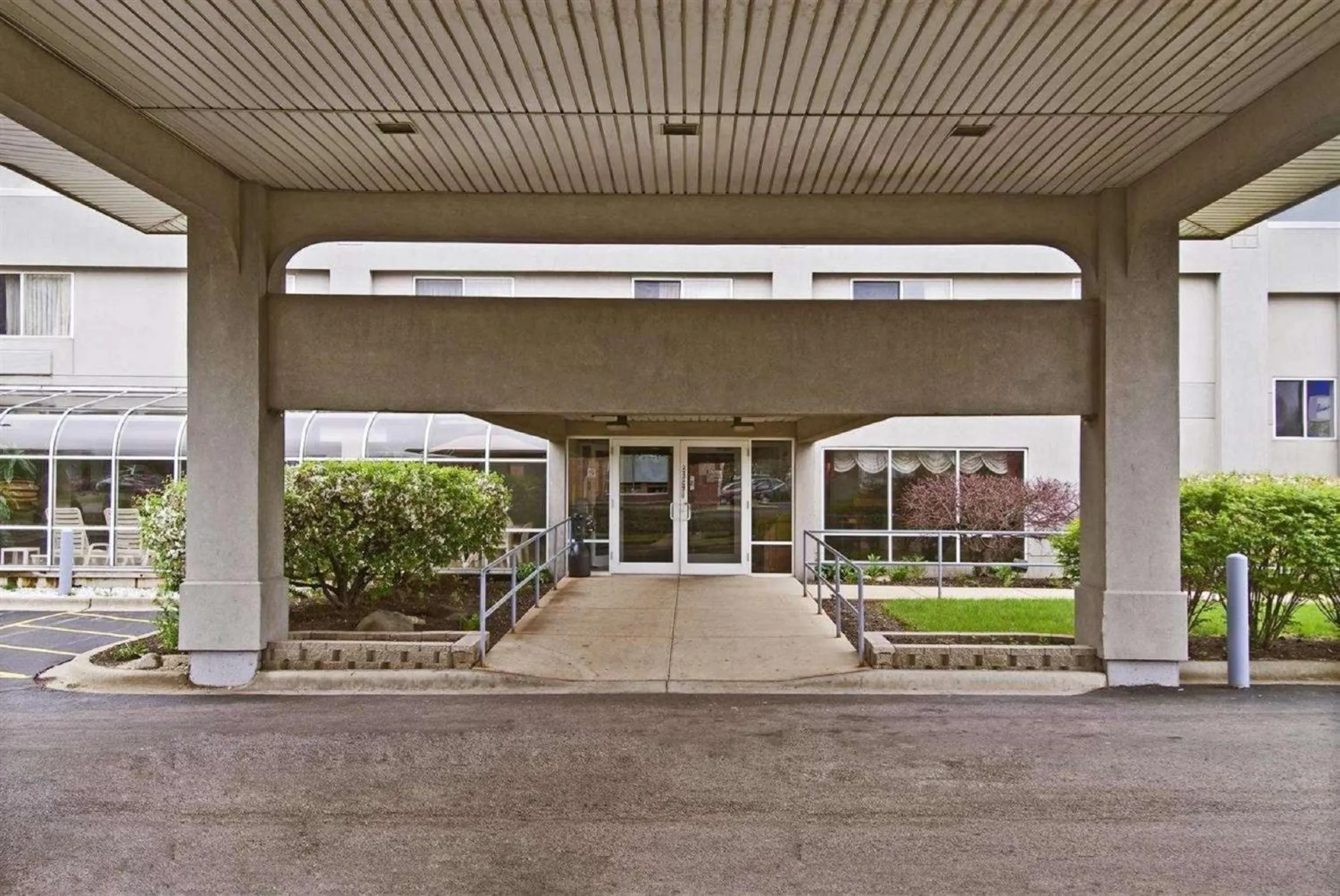 Property building in Americas Best Value Inn Waukegan