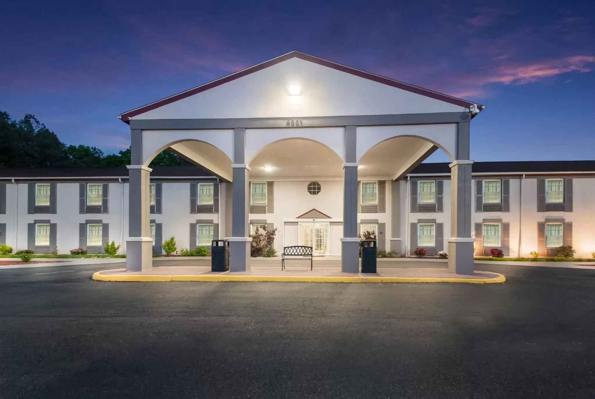 Property Building in Red Roof Inn Dahlgren - Naval Base