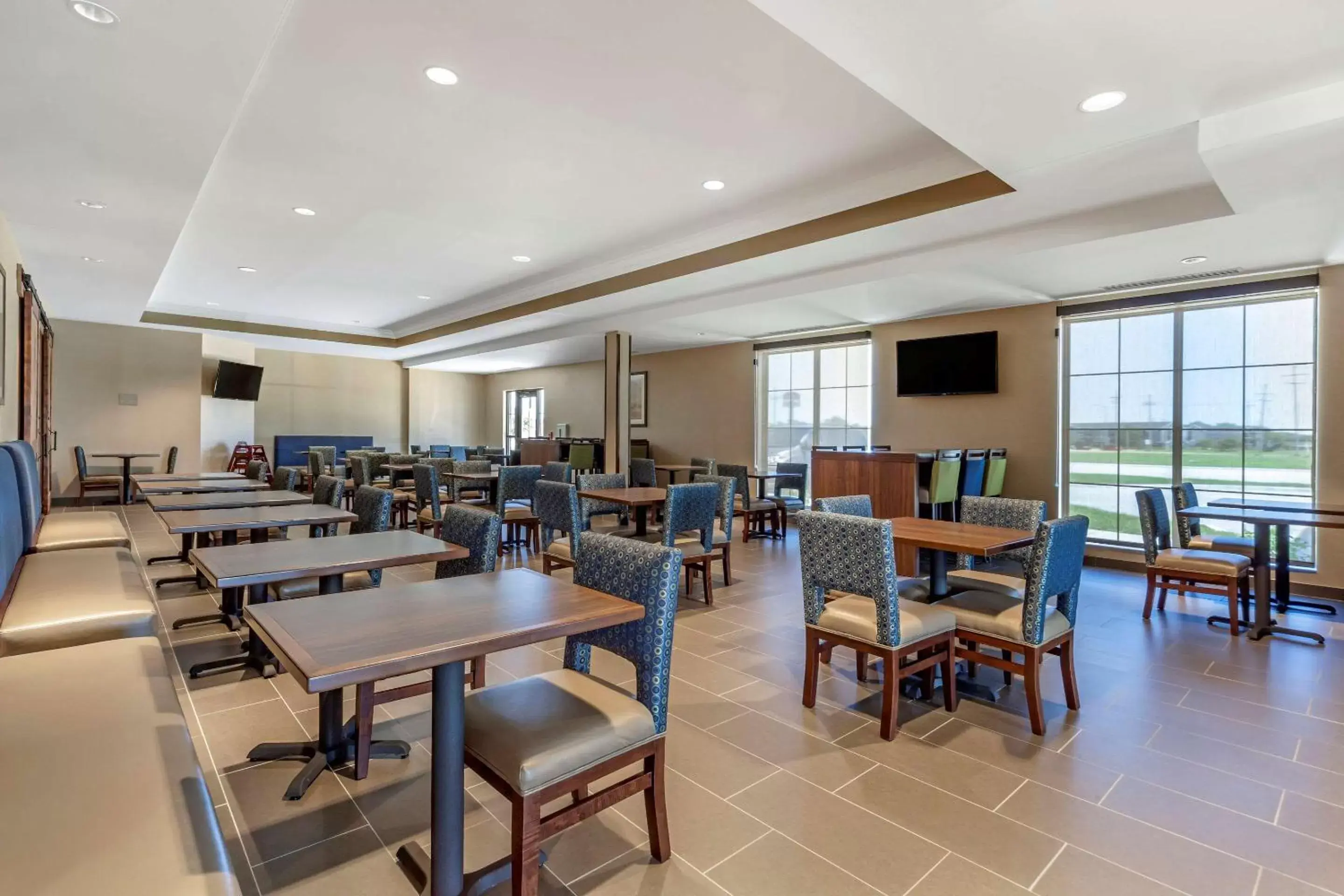 Restaurant/Places to Eat in Comfort Suites Grand Island