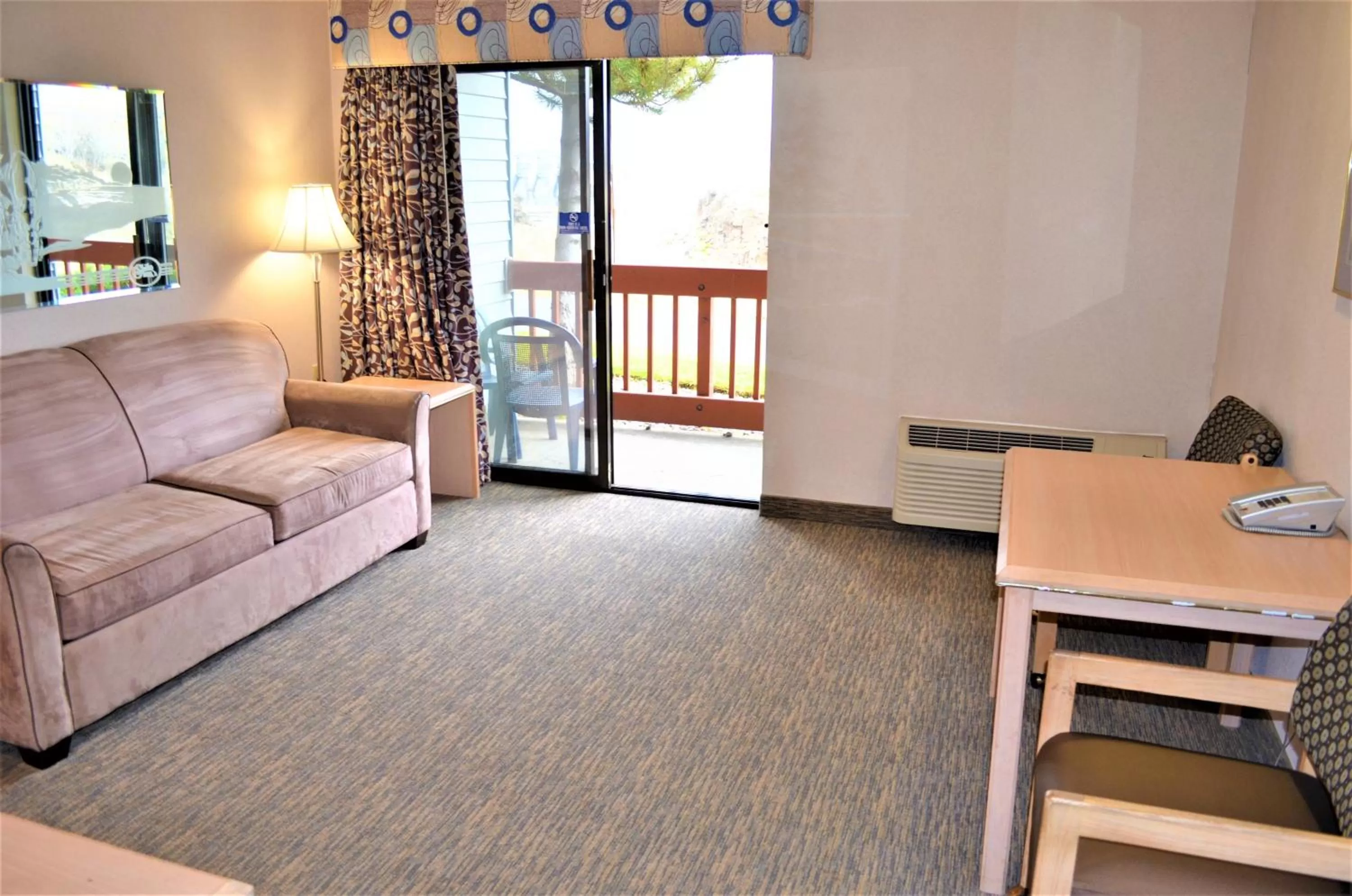 Living room, Seating Area in Shilo Inns Suites The Dalles