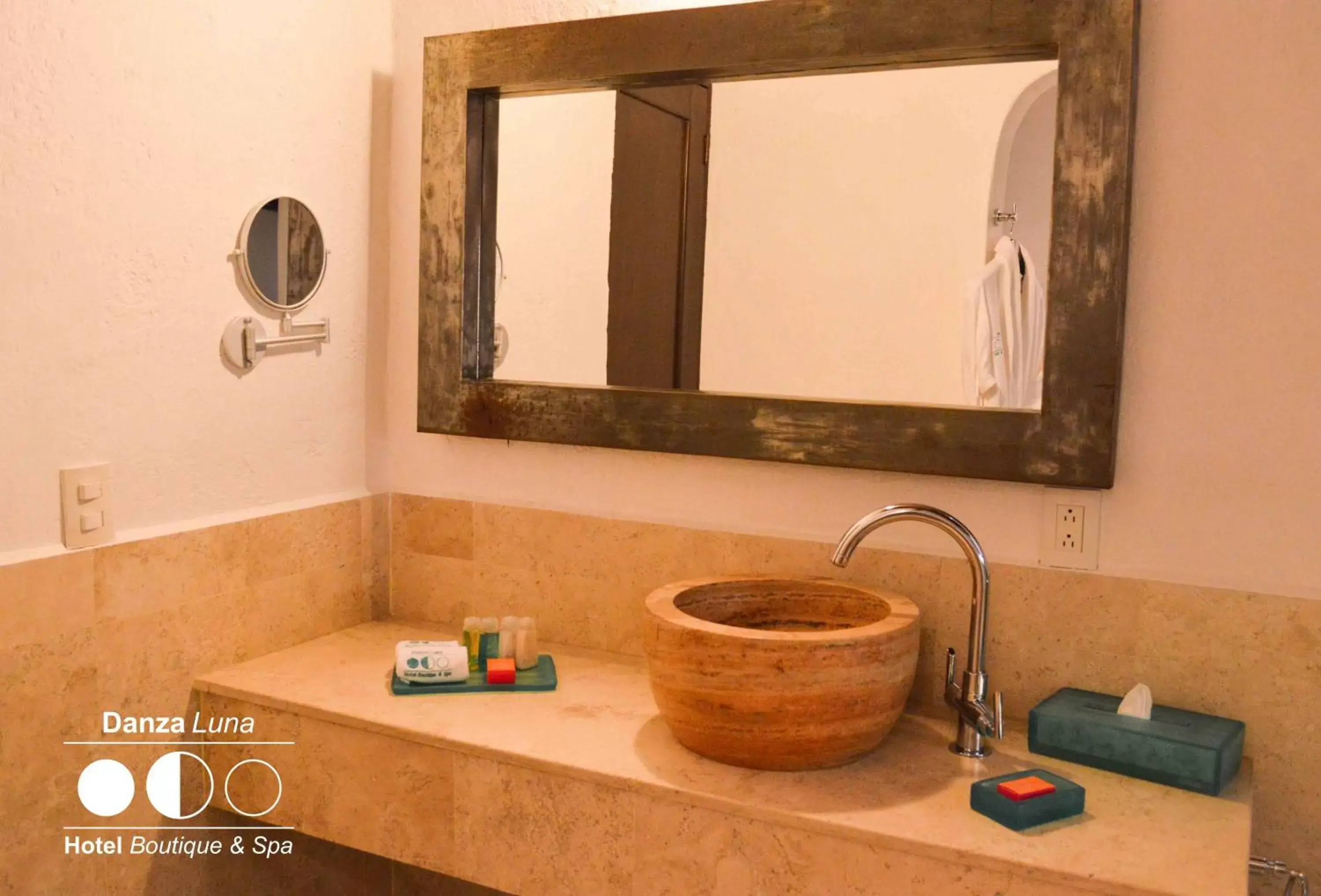Shower, Bathroom in Danzaluna Hotel Boutique