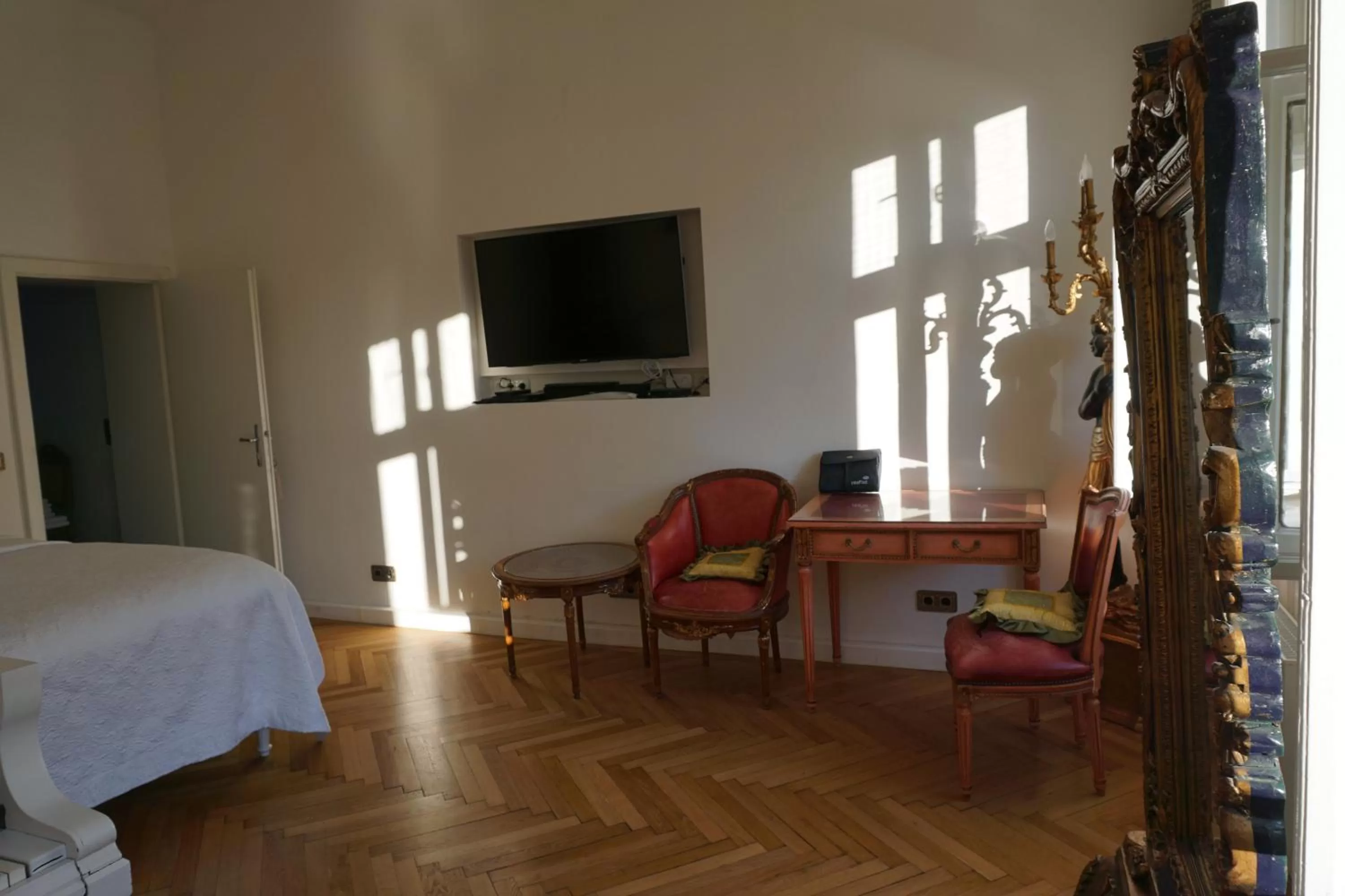 TV and multimedia, Bed in Sarah's Altstadt Oase Salzburg