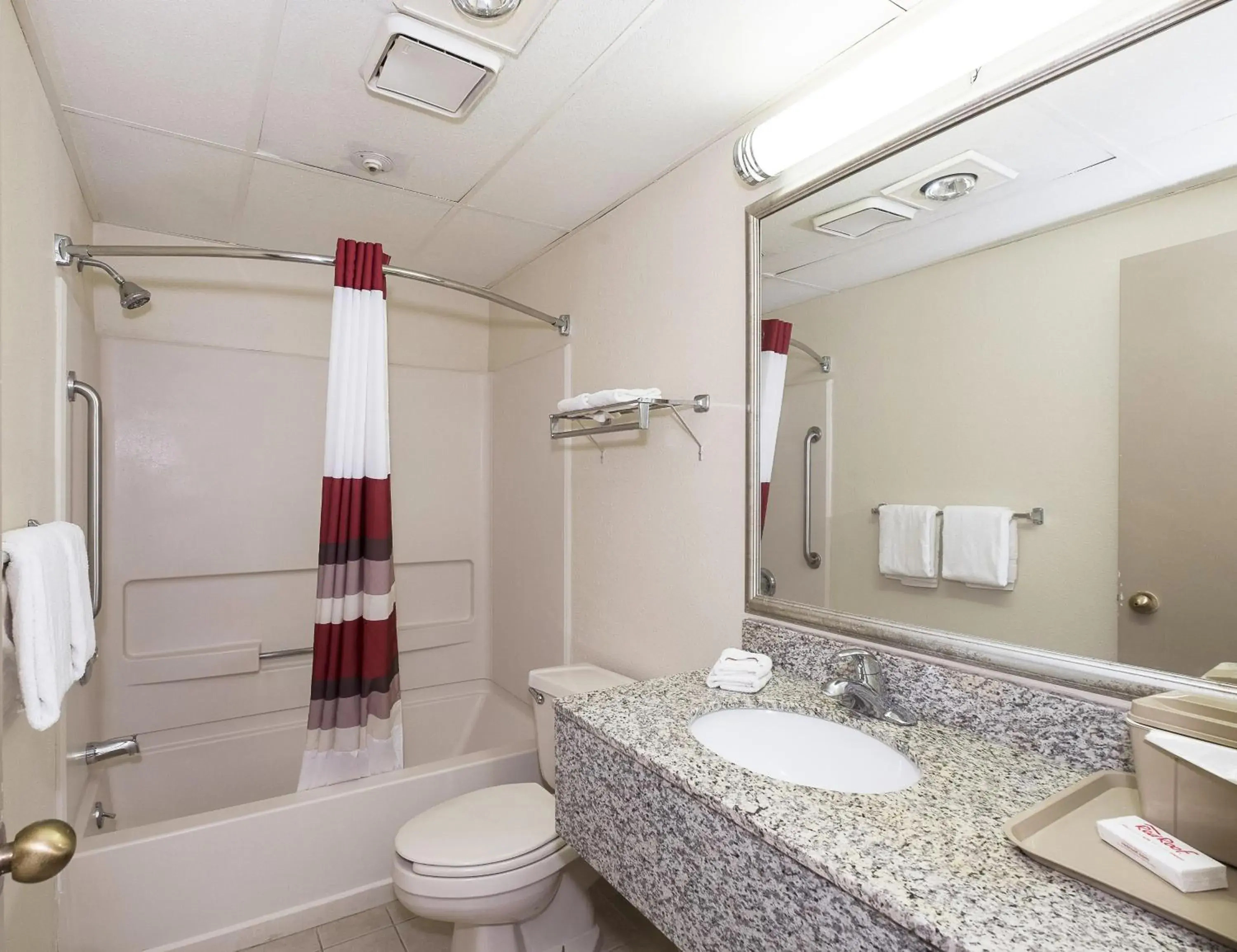 Bathroom in Red Roof Inn Hartford - Vernon