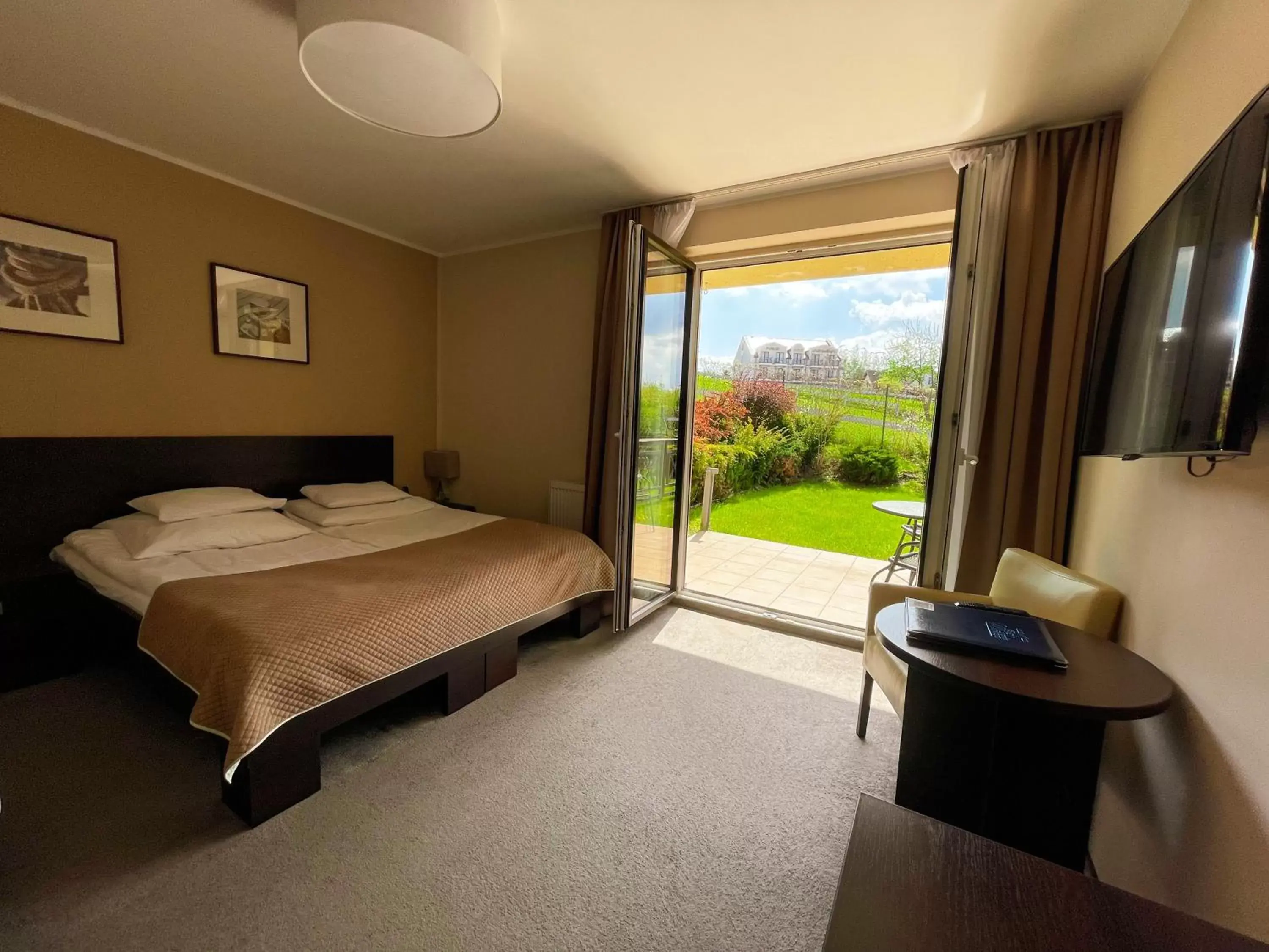 Double or Twin Room with Garden in Hotel Santa Monica Double or Twin Room with Garden in Hotel Santa Monica