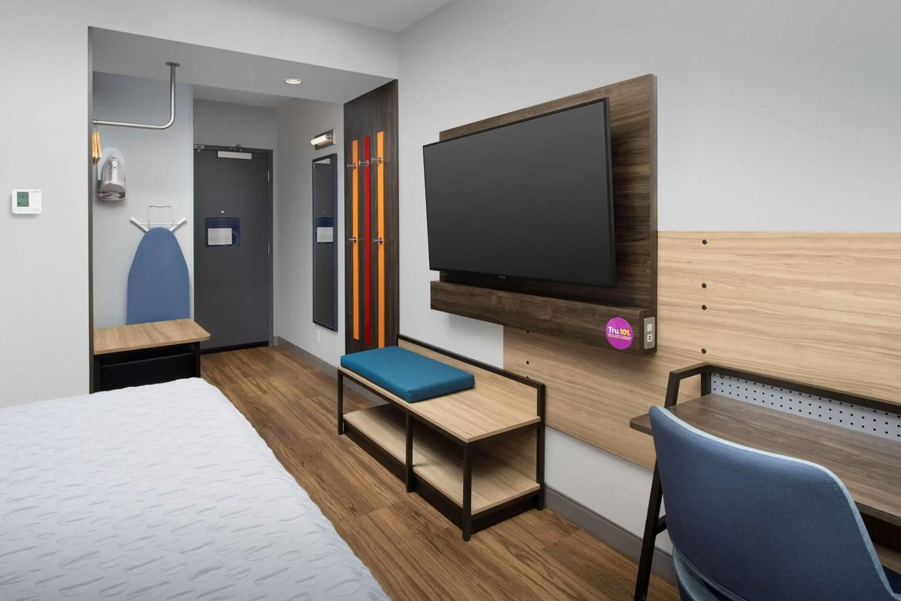 TV and multimedia, Bed in Tru By Hilton Charleston Ashley Phosphate, Sc TV and multimedia, Bed in Tru By Hilton Charleston Ashley Phosphate, Sc