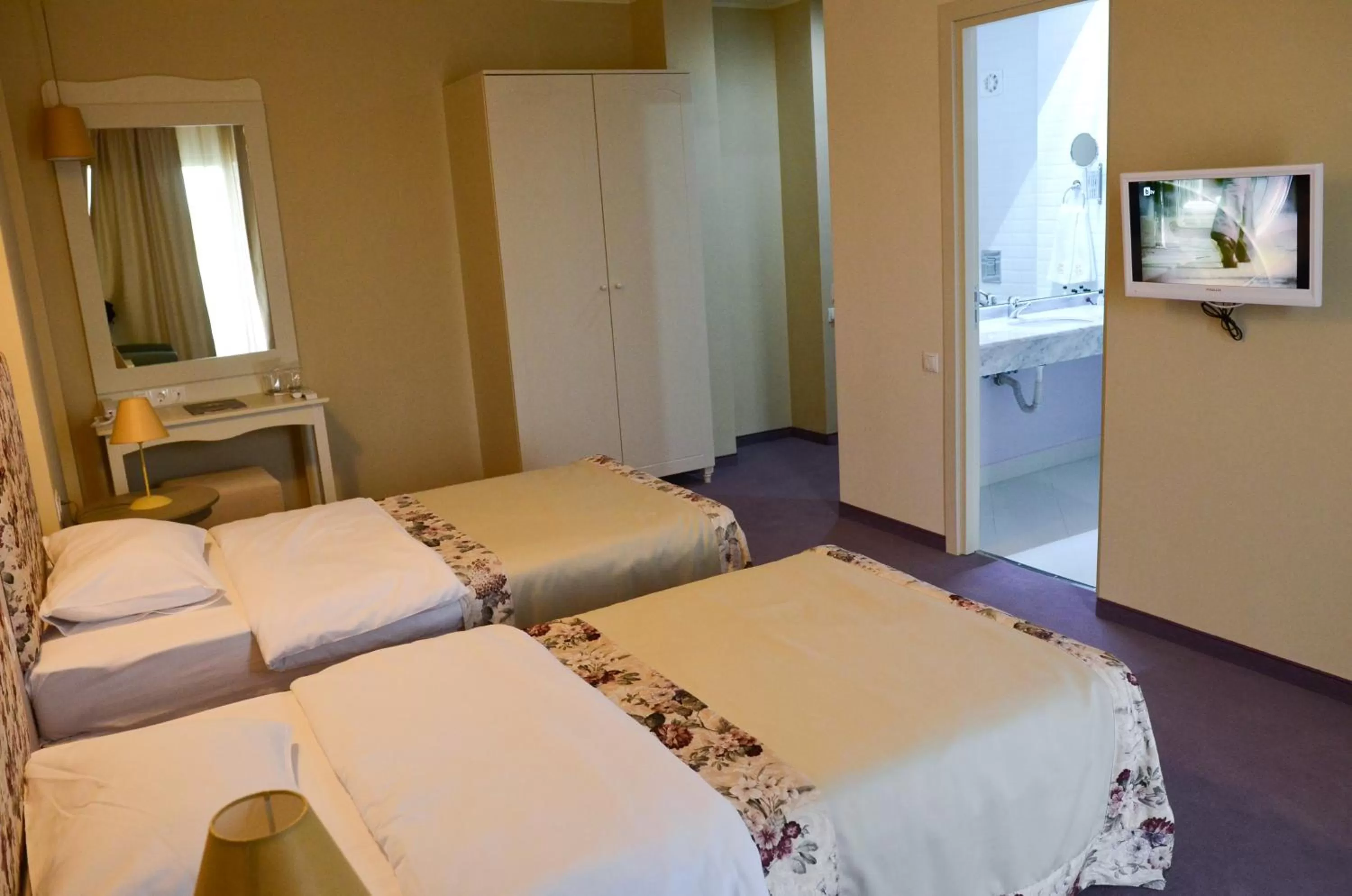 Bedroom, Bed in Parish Hotel