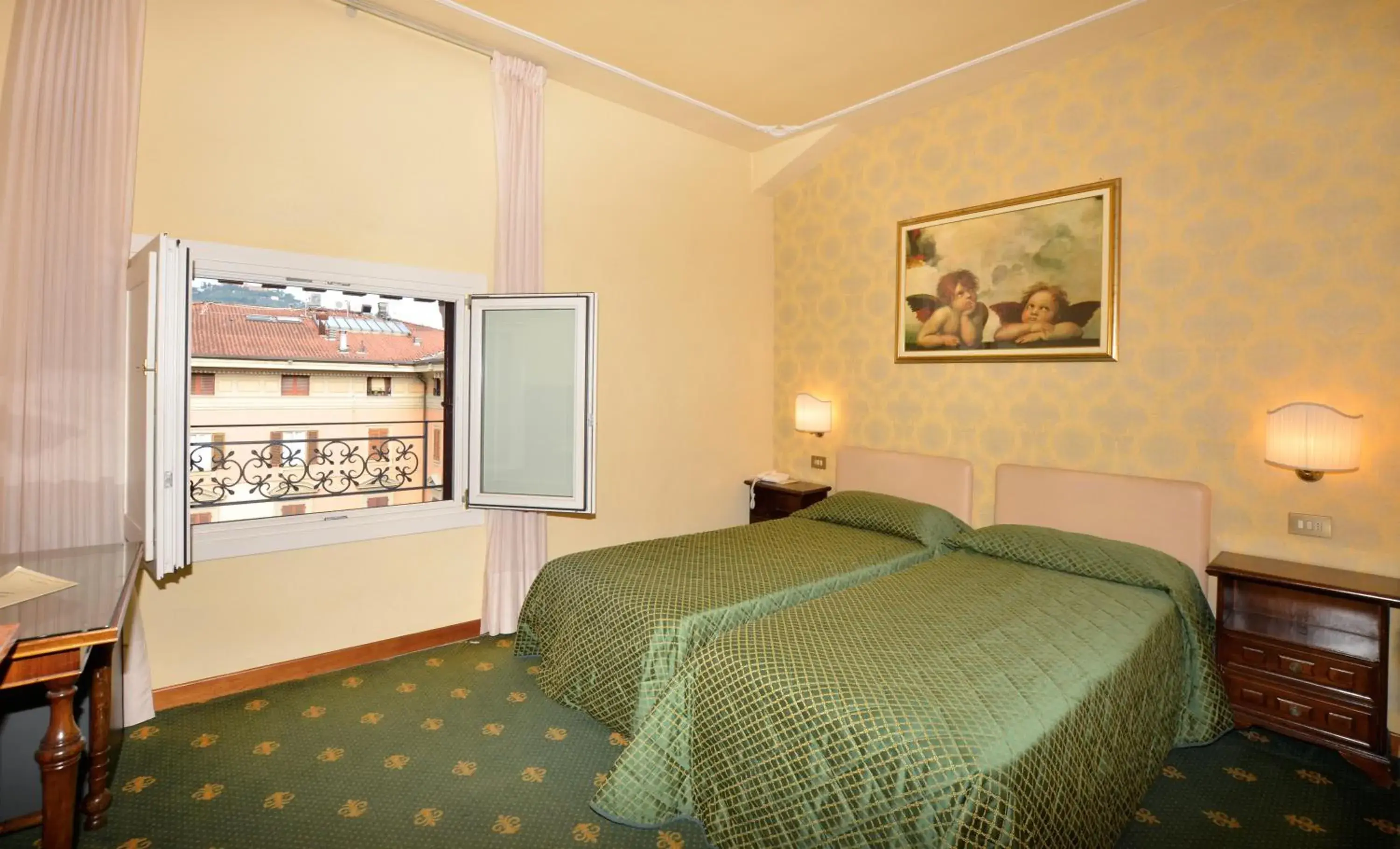 Bedroom, Bed in Grand Hotel Plaza & Locanda Maggiore