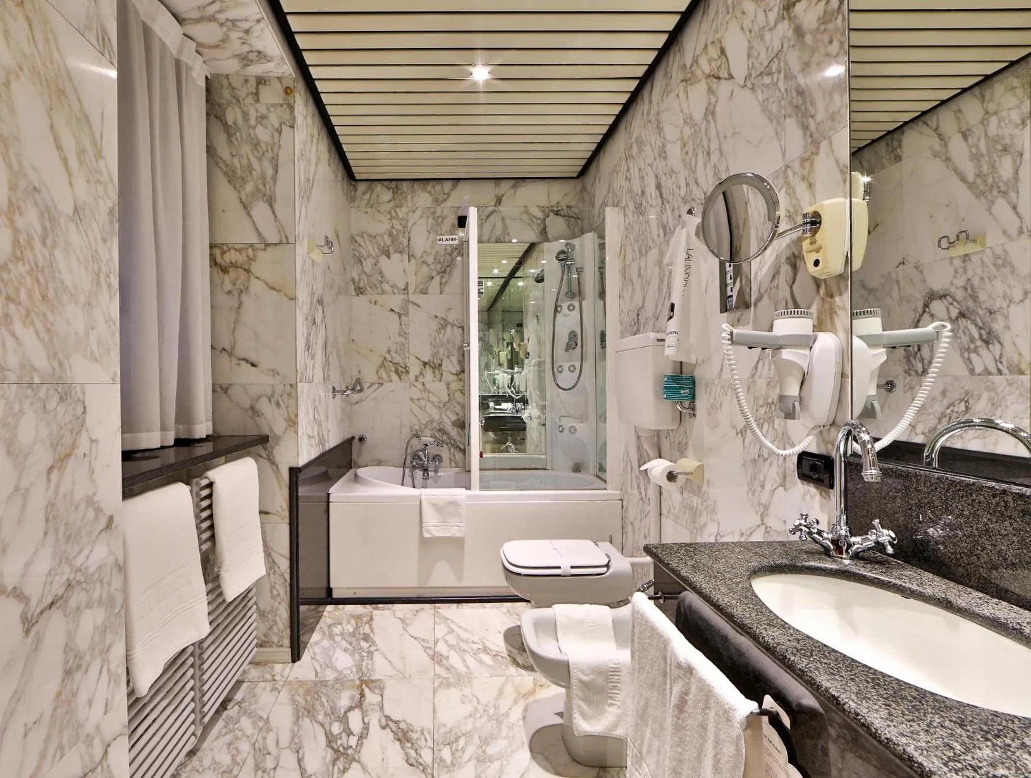 Bathroom in Phi Hotel Principe