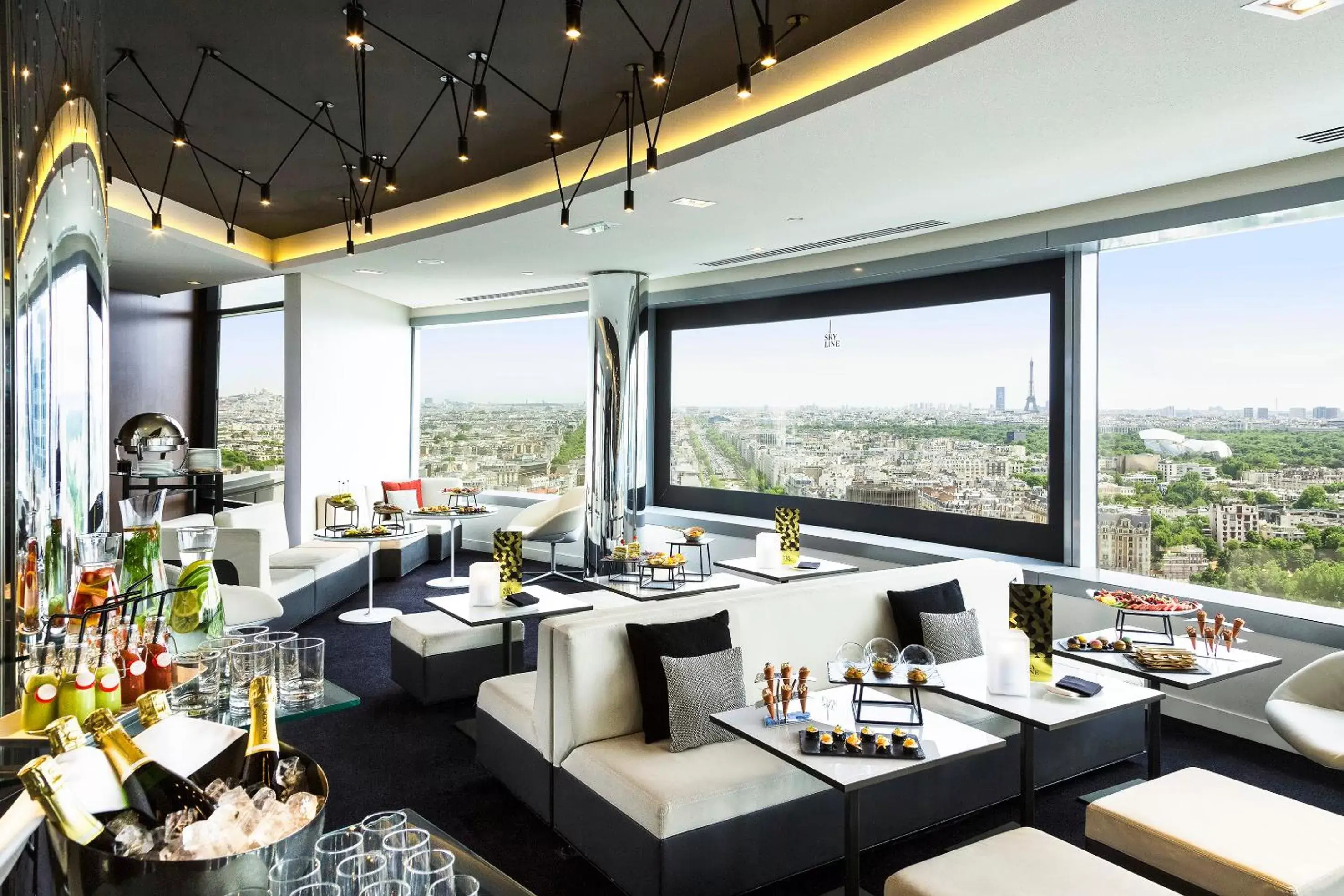 Lounge or bar in Melia Paris La Defense Lounge or bar in Melia Paris La Defense