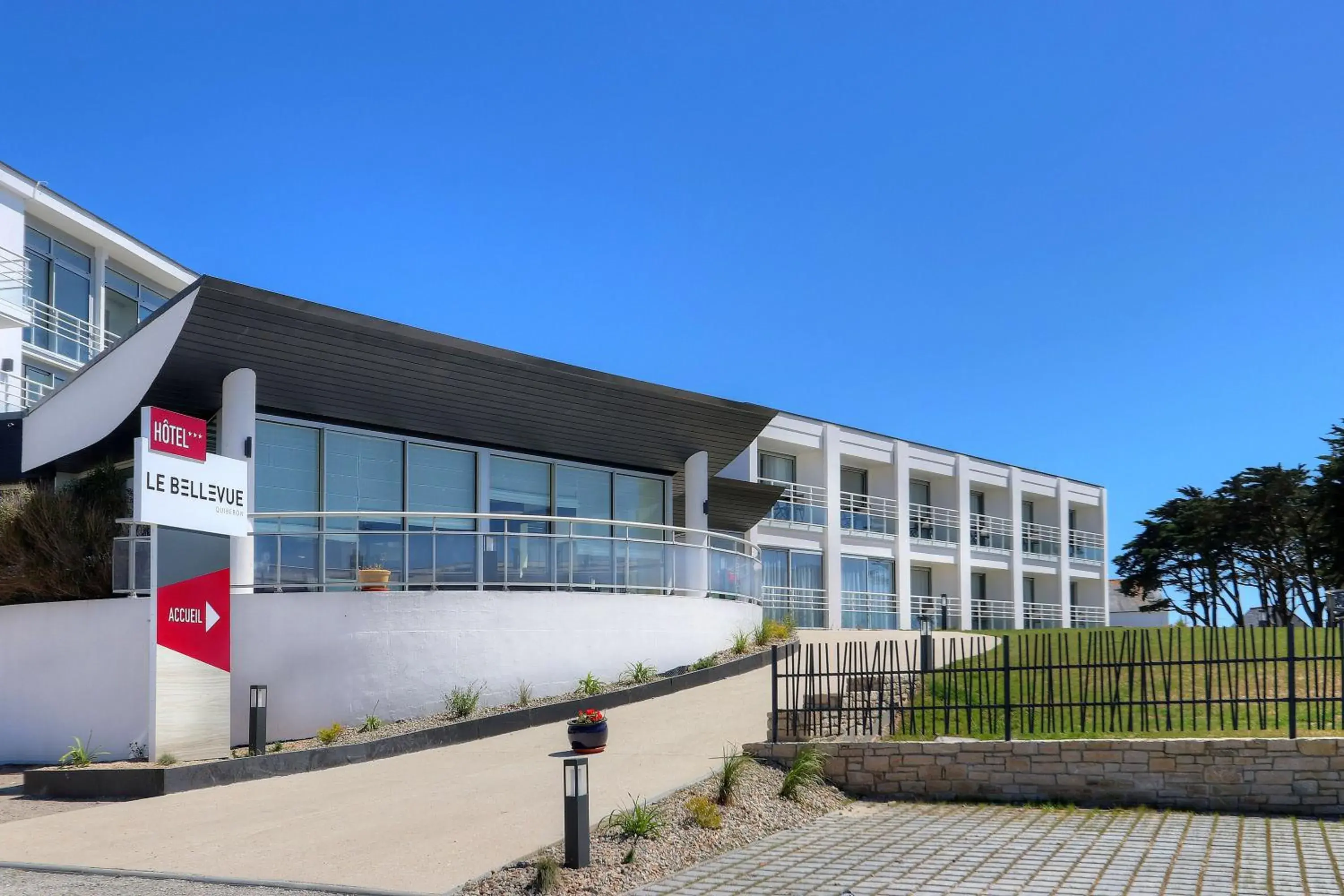 Property building in Best Western Hôtel Le Bellevue Quiberon Property building in Best Western Hôtel Le Bellevue Quiberon