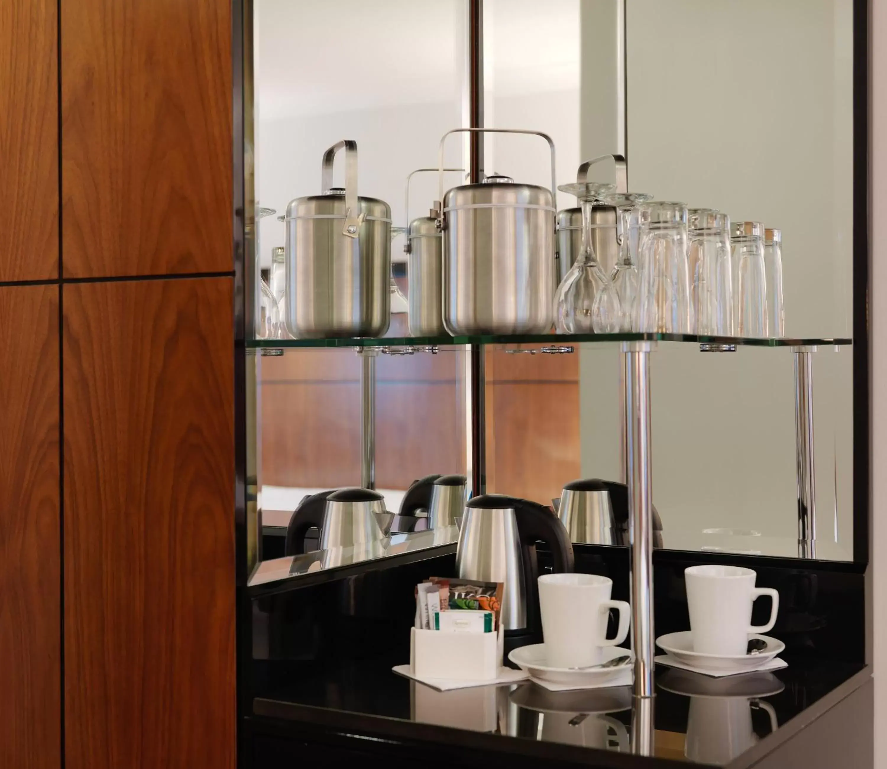 Coffee/tea facilities, Restaurant/Places to Eat in The Galmont Hotel & Spa
