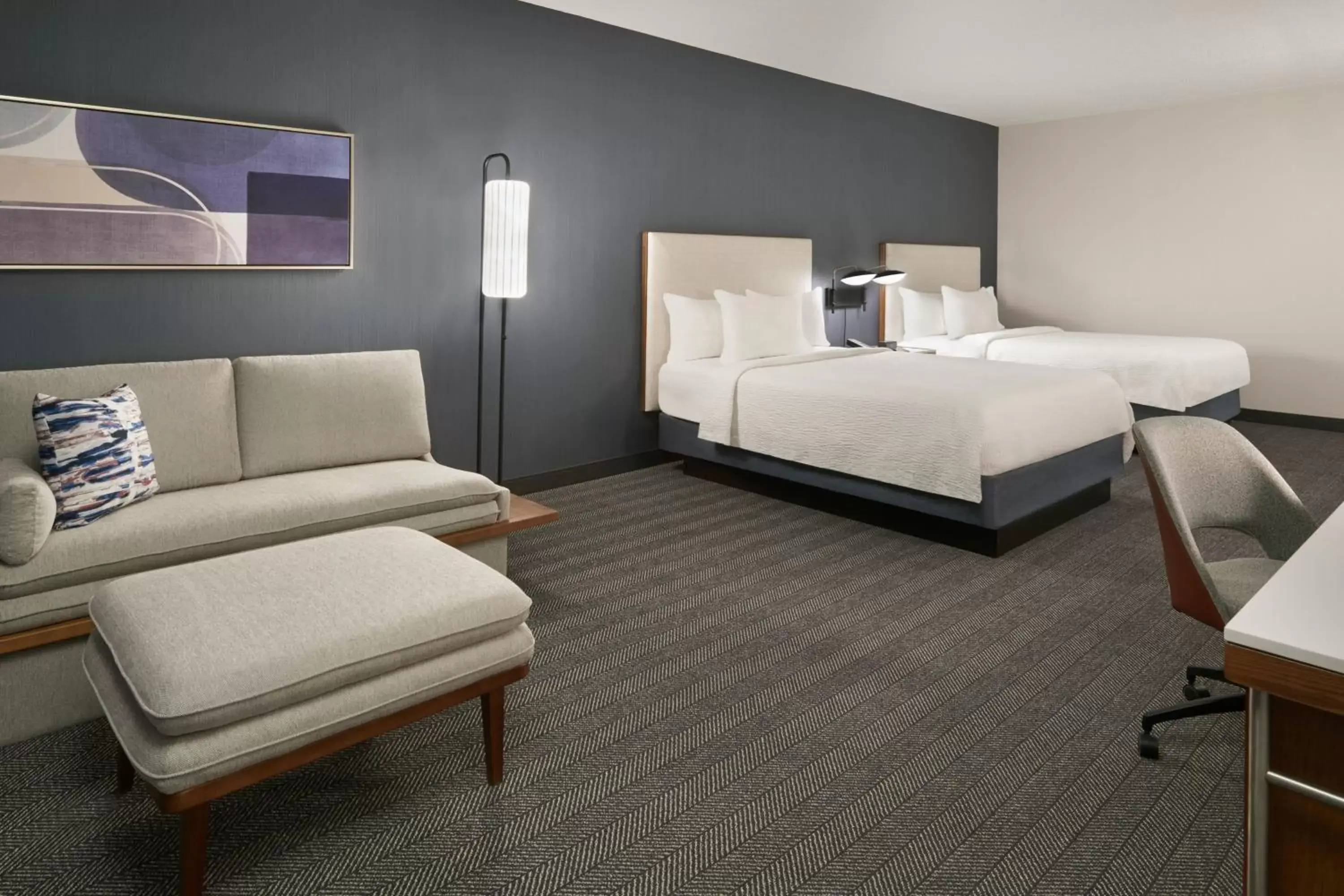 Photo of the whole room, Bed in Courtyard by Marriott Toronto Mississauga/Meadowvale