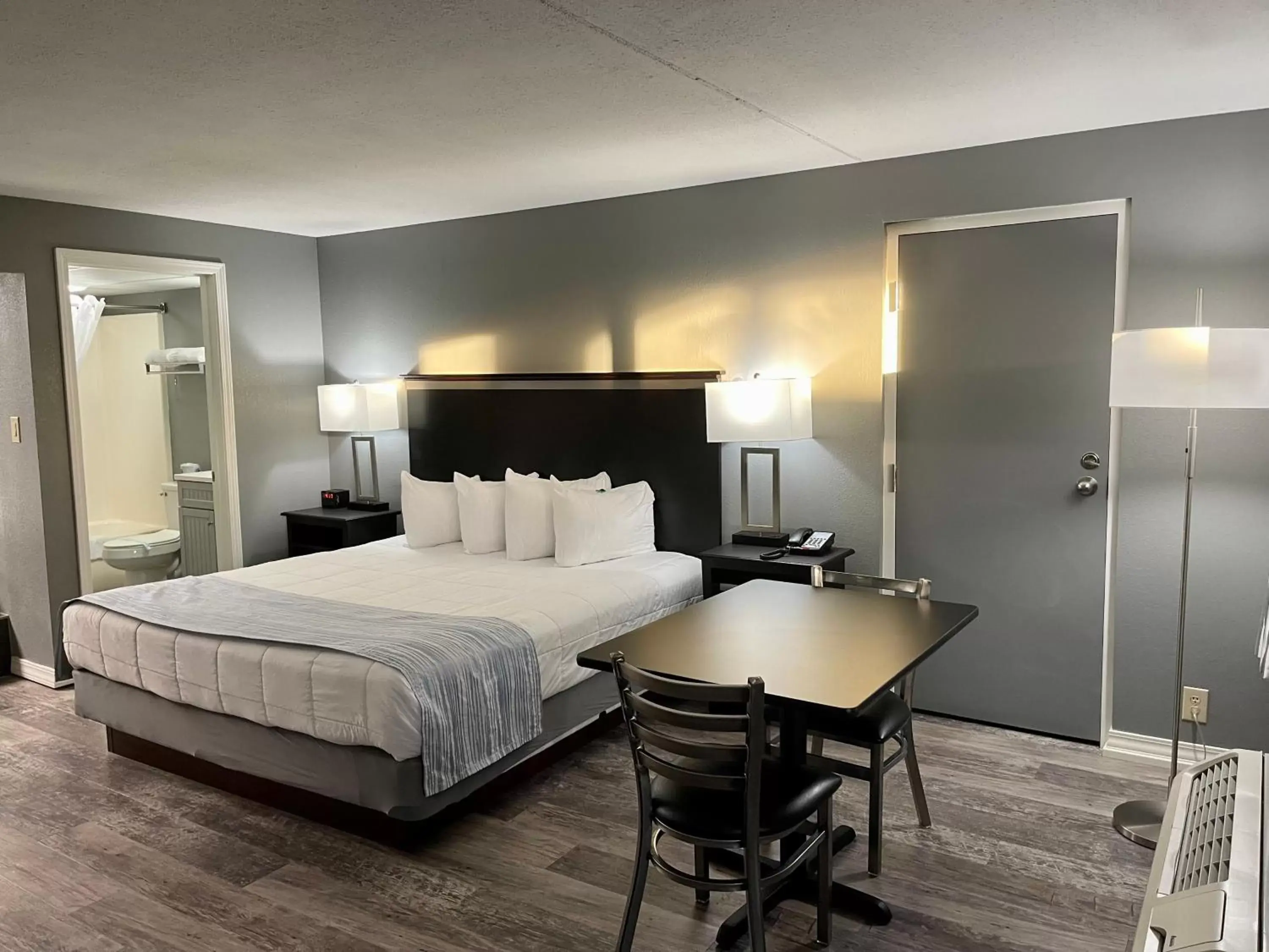 Bedroom, Bed in Lake Norfork Resort Bedroom, Bed in Lake Norfork Resort