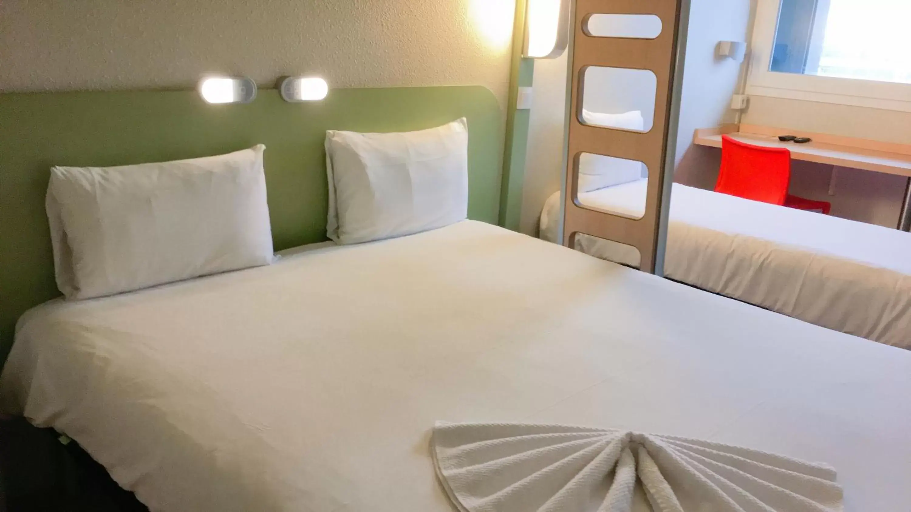 Bed in ibis budget Tours Centre Gare et congrès Bed in ibis budget Tours Centre Gare et congrès